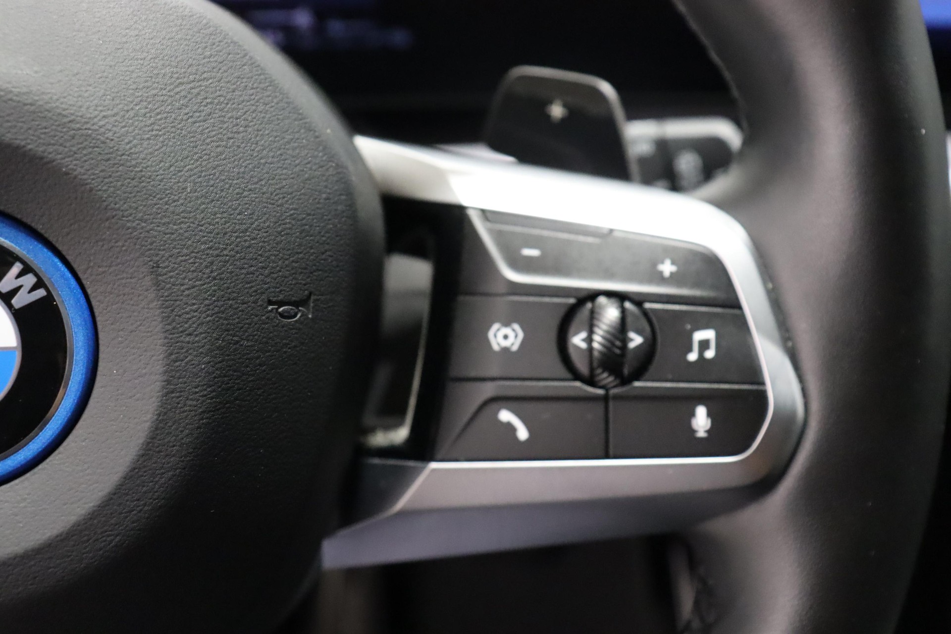 BMW X1 30e xDrive paddles-image-19