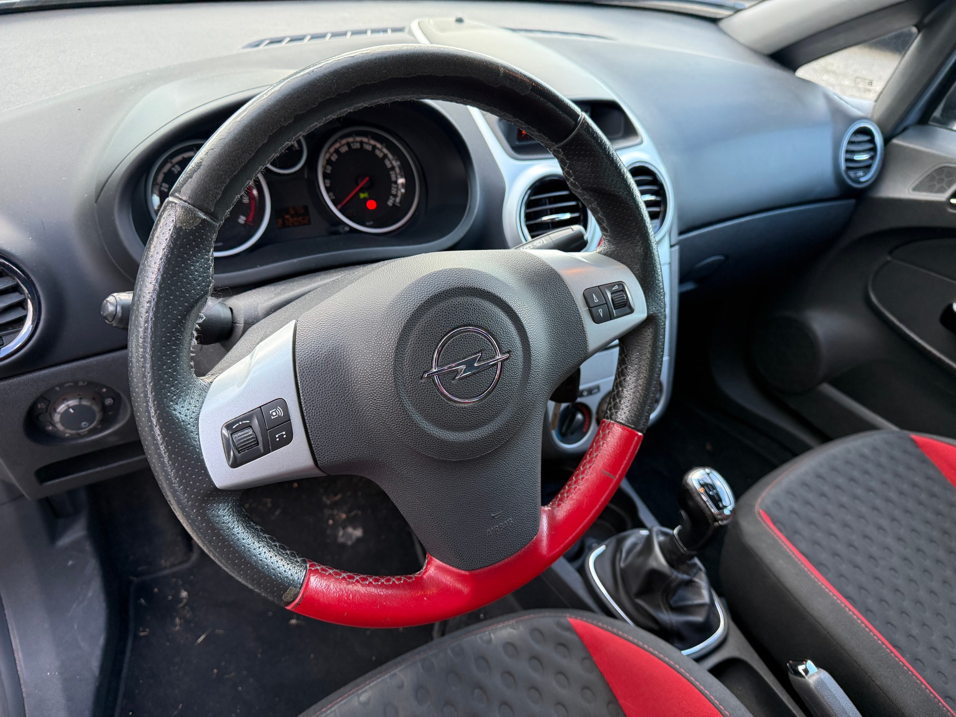 OPEL Corsa 1.6 Turbo GSi-image-8