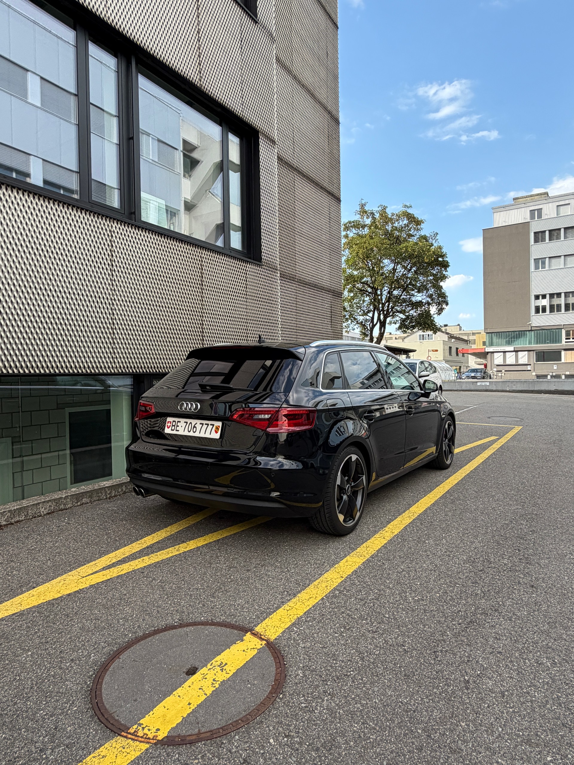 AUDI A3 Sportback 1.4 TFSI Ambition S-tronic-image-4