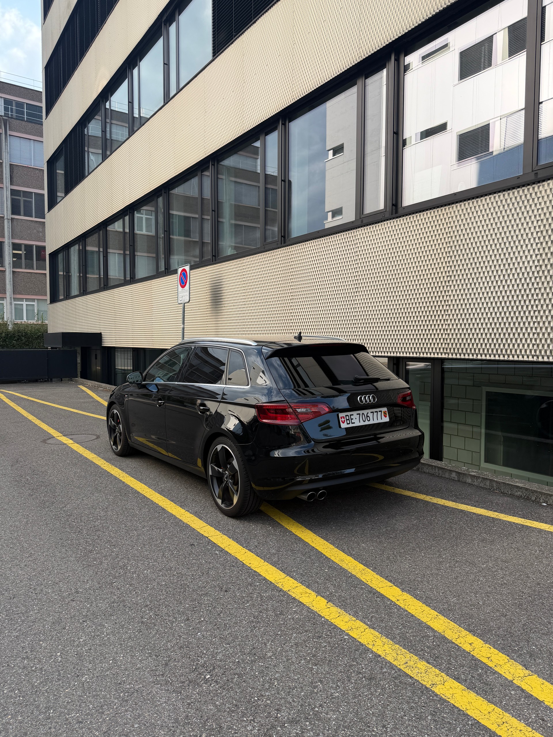 AUDI A3 Sportback 1.4 TFSI Ambition S-tronic-image-0