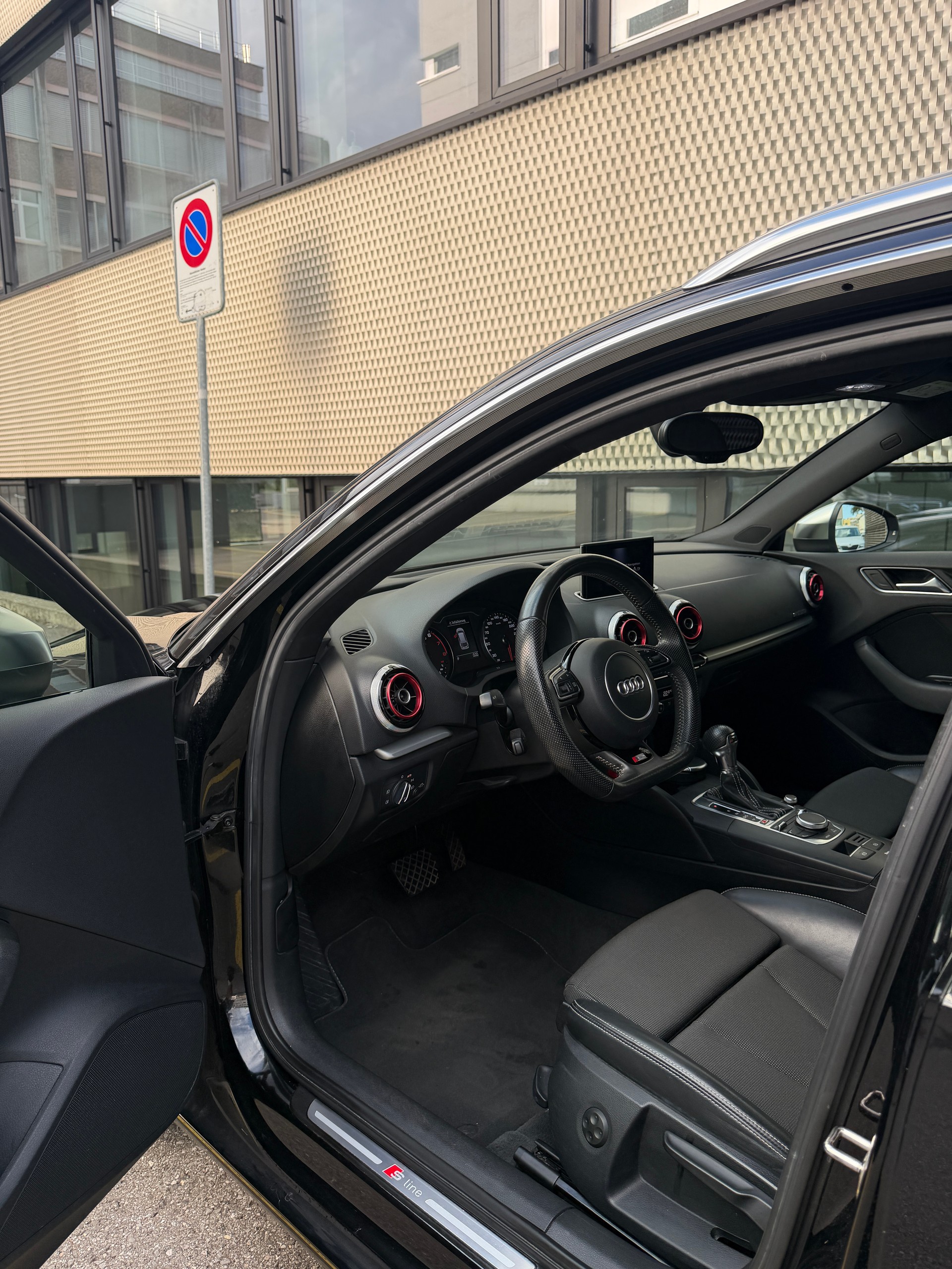 AUDI A3 Sportback 1.4 TFSI Ambition S-tronic-image-10