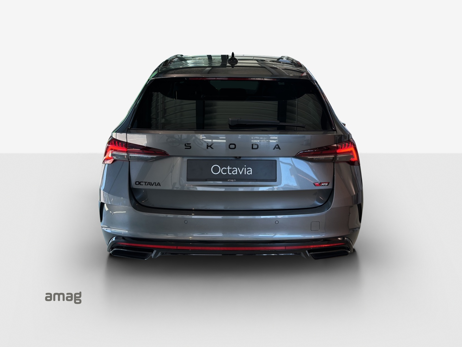 SKODA Octavia Combi 2.0 TSI DSG RS 30 Years Edition-image-2