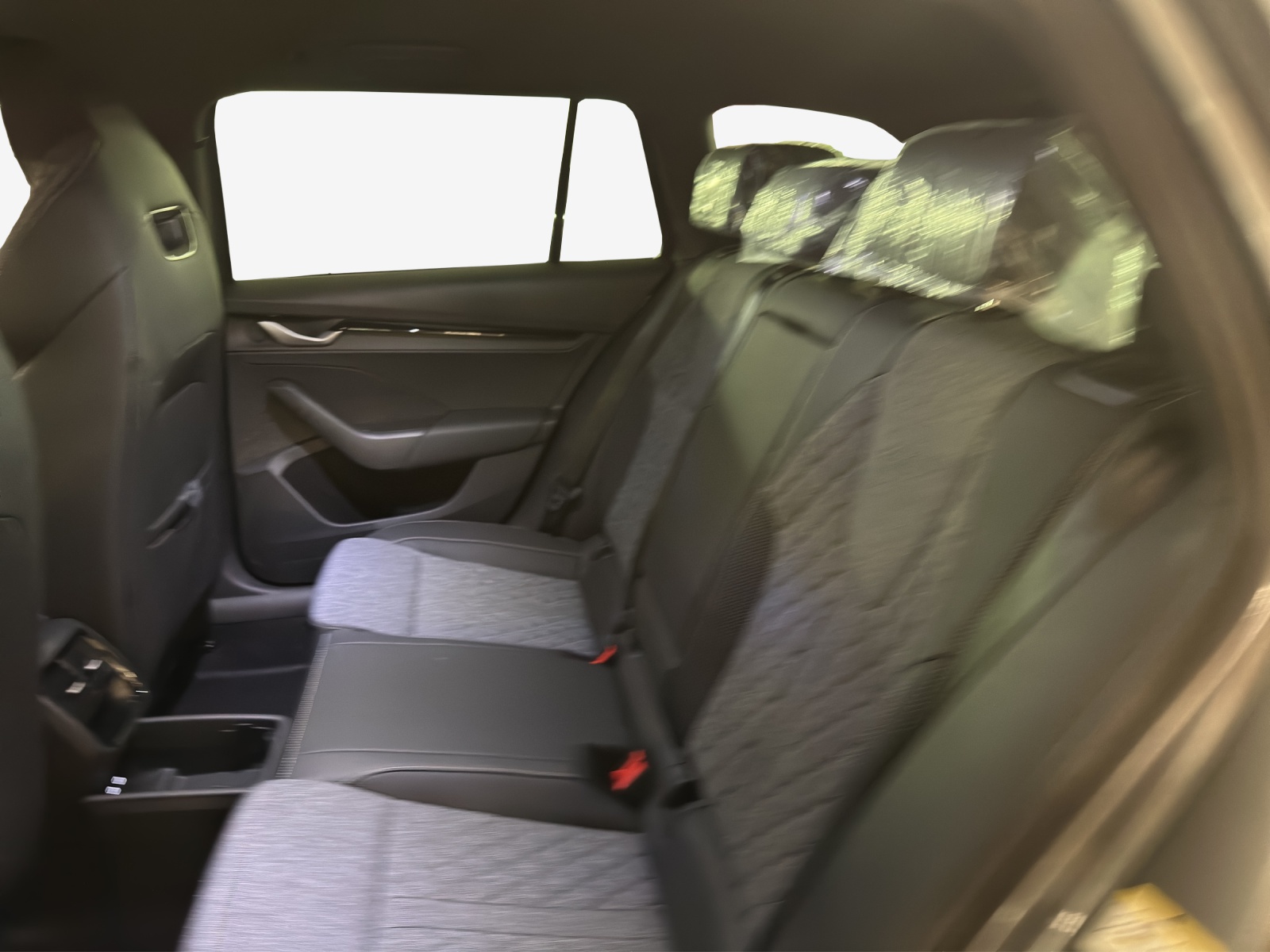 SKODA Octavia Combi 2.0 TSI DSG RS 30 Years Edition-image-8