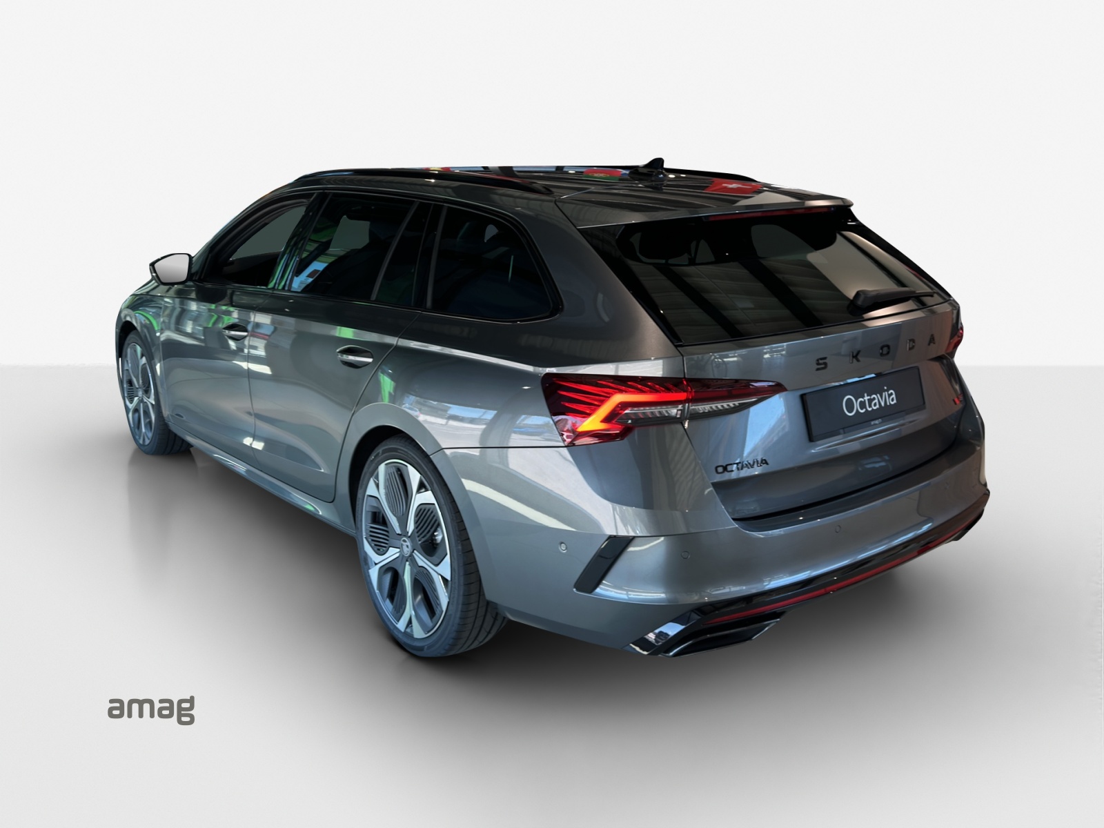 SKODA Octavia Combi 2.0 TSI DSG RS 30 Years Edition-image-1