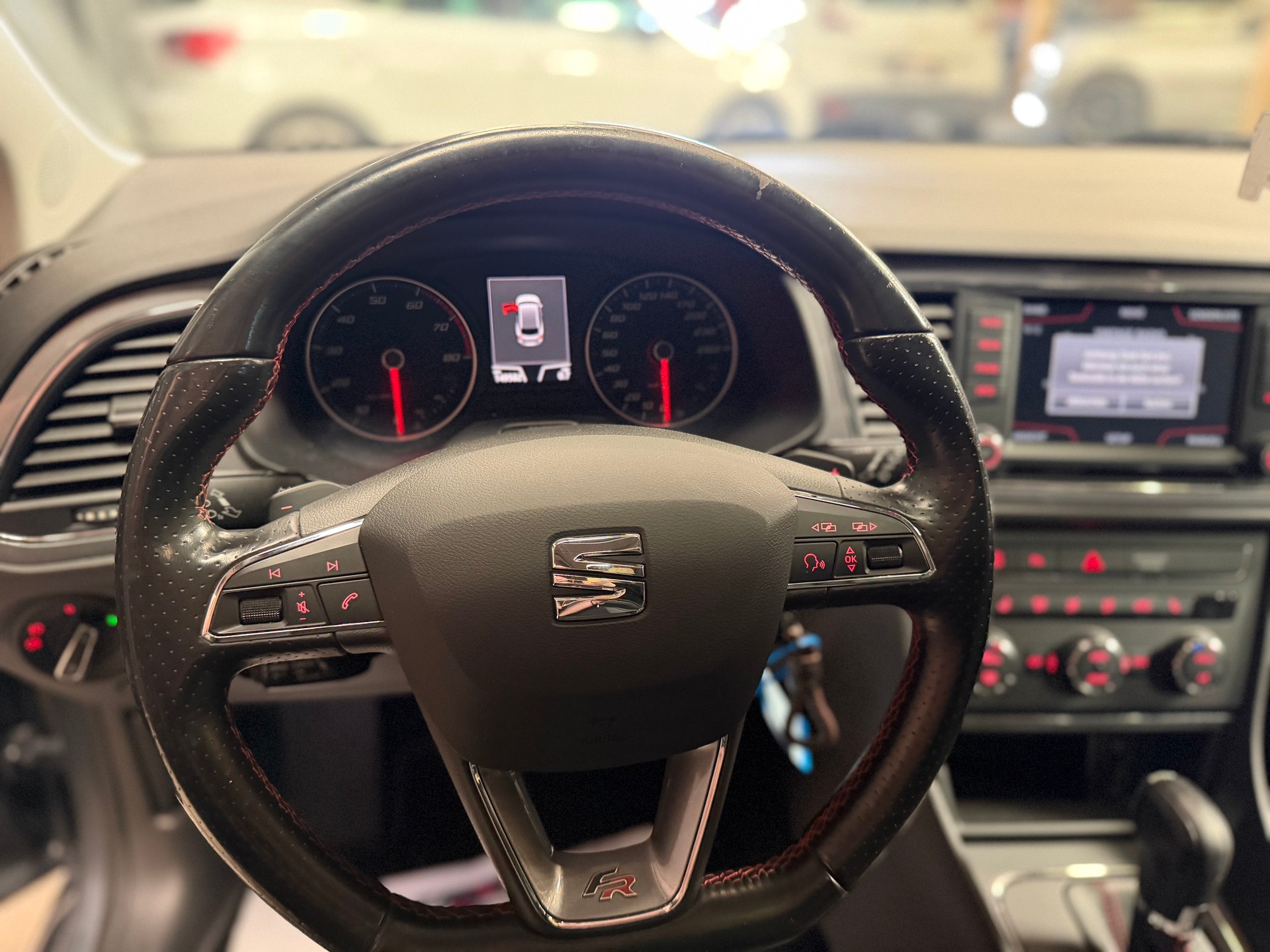 SEAT Leon ST 1.8 TSI FR DSG-image-12