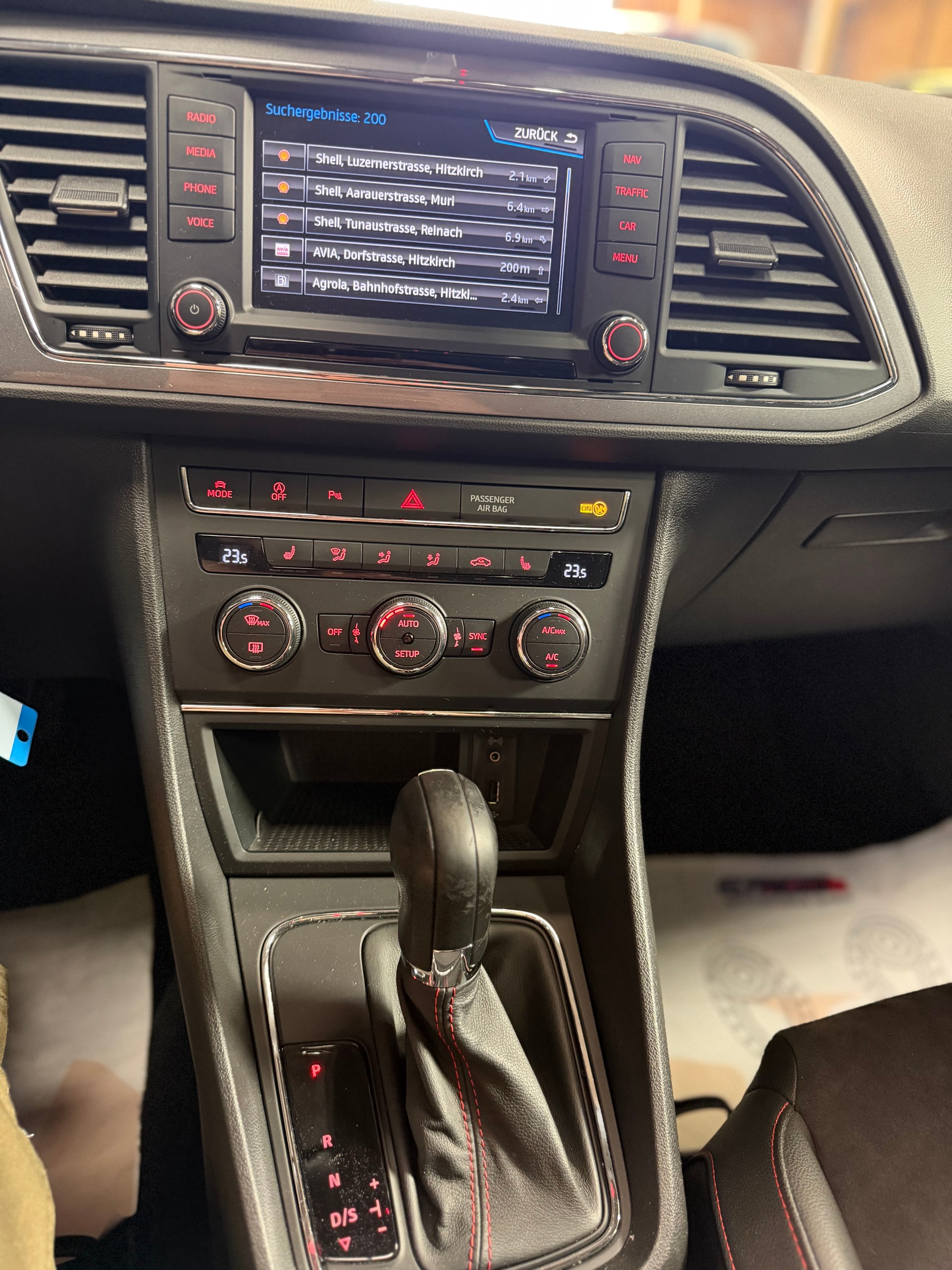 SEAT Leon ST 1.8 TSI FR DSG-image-13