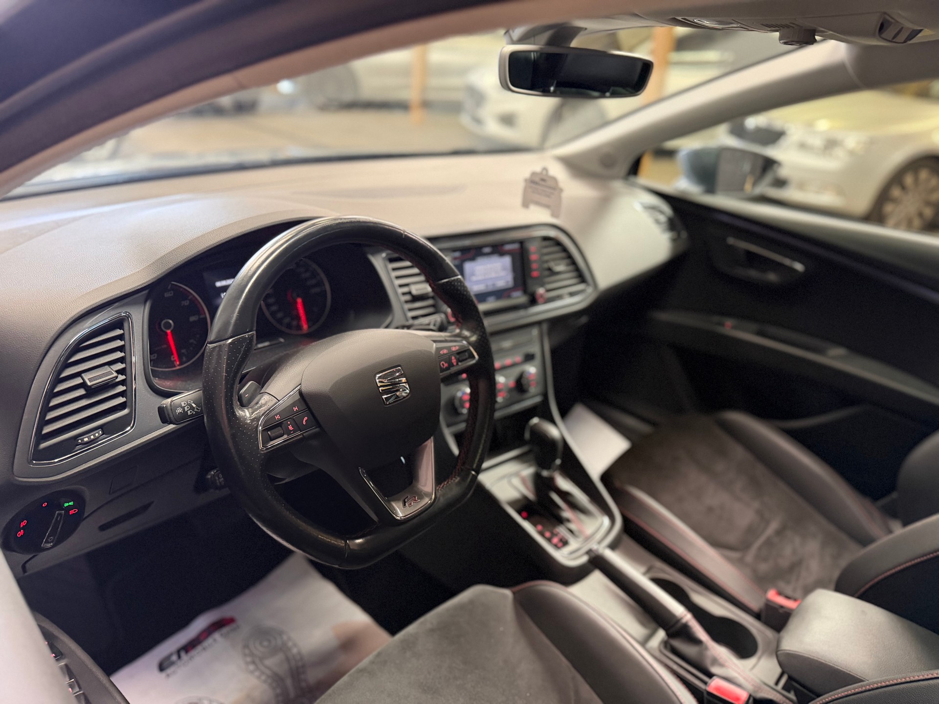 SEAT Leon ST 1.8 TSI FR DSG-image-8