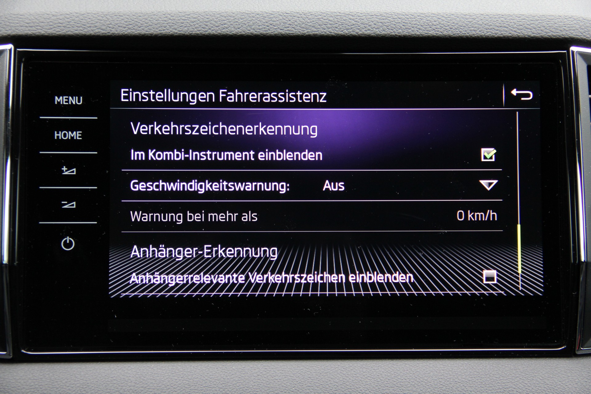 SKODA Karoq 2.0 TDI SCR SportLine 4x4 DSG ***ANHÄNGERKUPPLUNG-2100Kg*** 190-PS-image-13