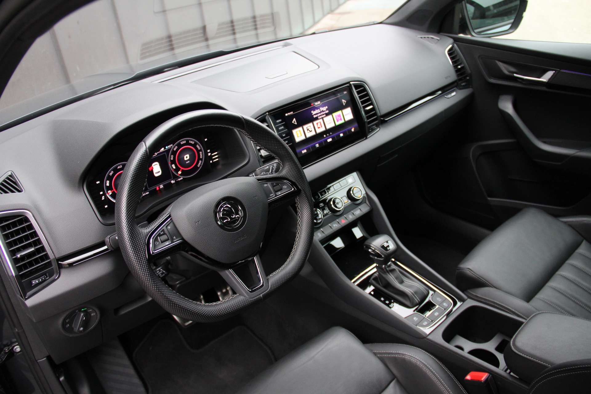 SKODA Karoq 2.0 TDI SCR SportLine 4x4 DSG ***ANHÄNGERKUPPLUNG-2100Kg*** 190-PS-image-9