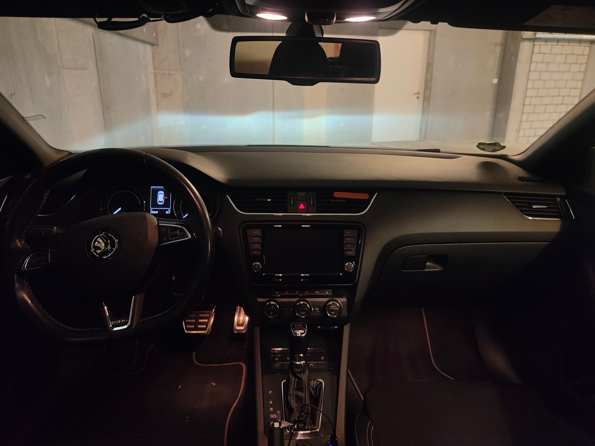 SKODA 2.0 TSI RS DSG-image-1
