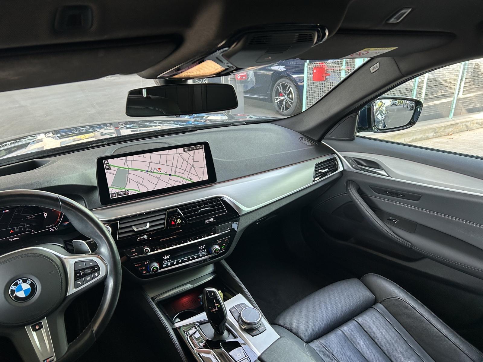BMW 530i xDrive SAG Touring-image-5