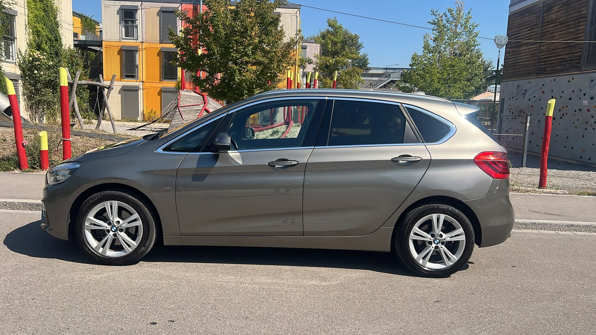 BMW 220d xDrive Active Tourer Luxury Line Steptronic-image-4