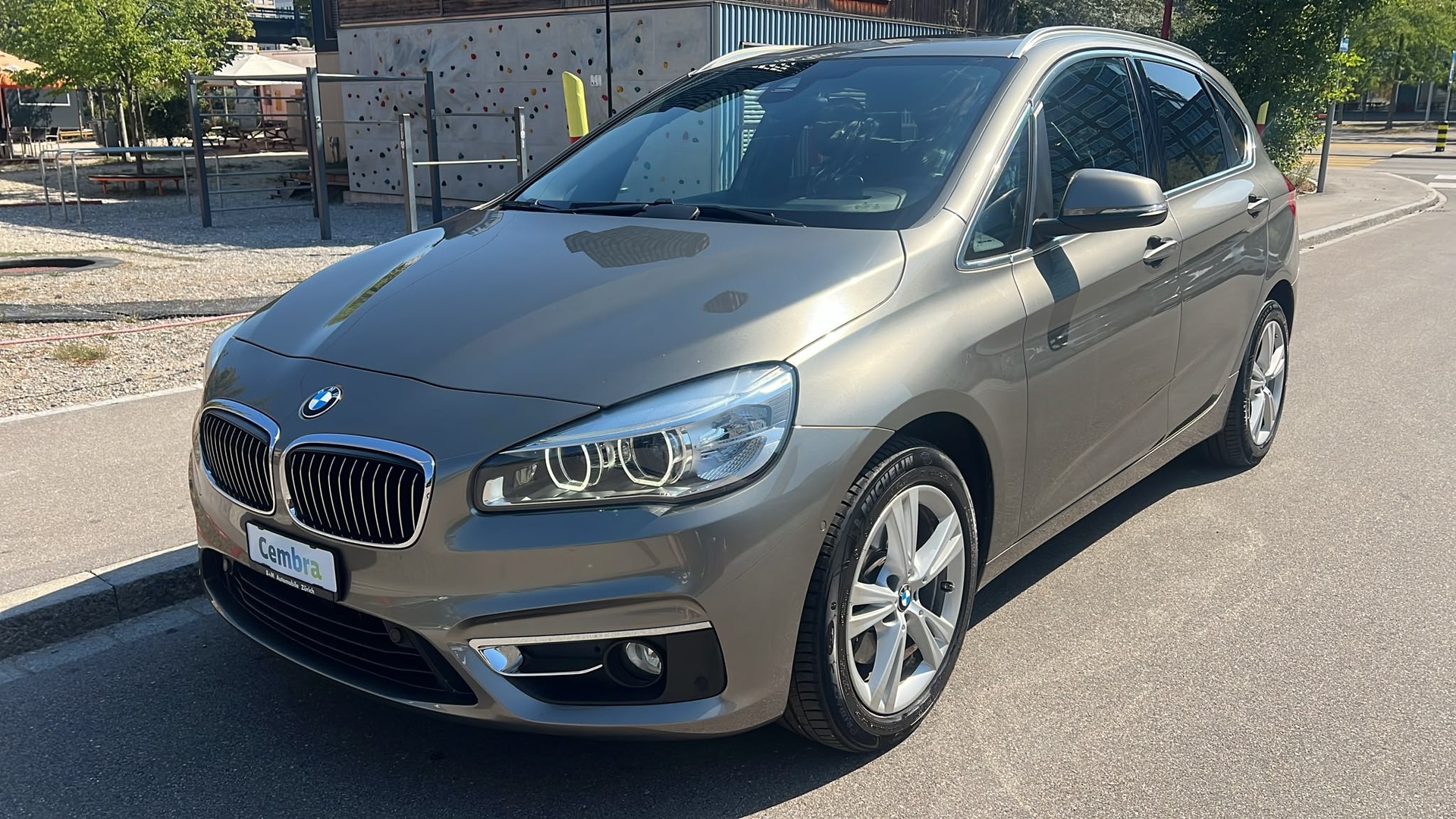 BMW 220d xDrive Active Tourer Luxury Line Steptronic-image-0