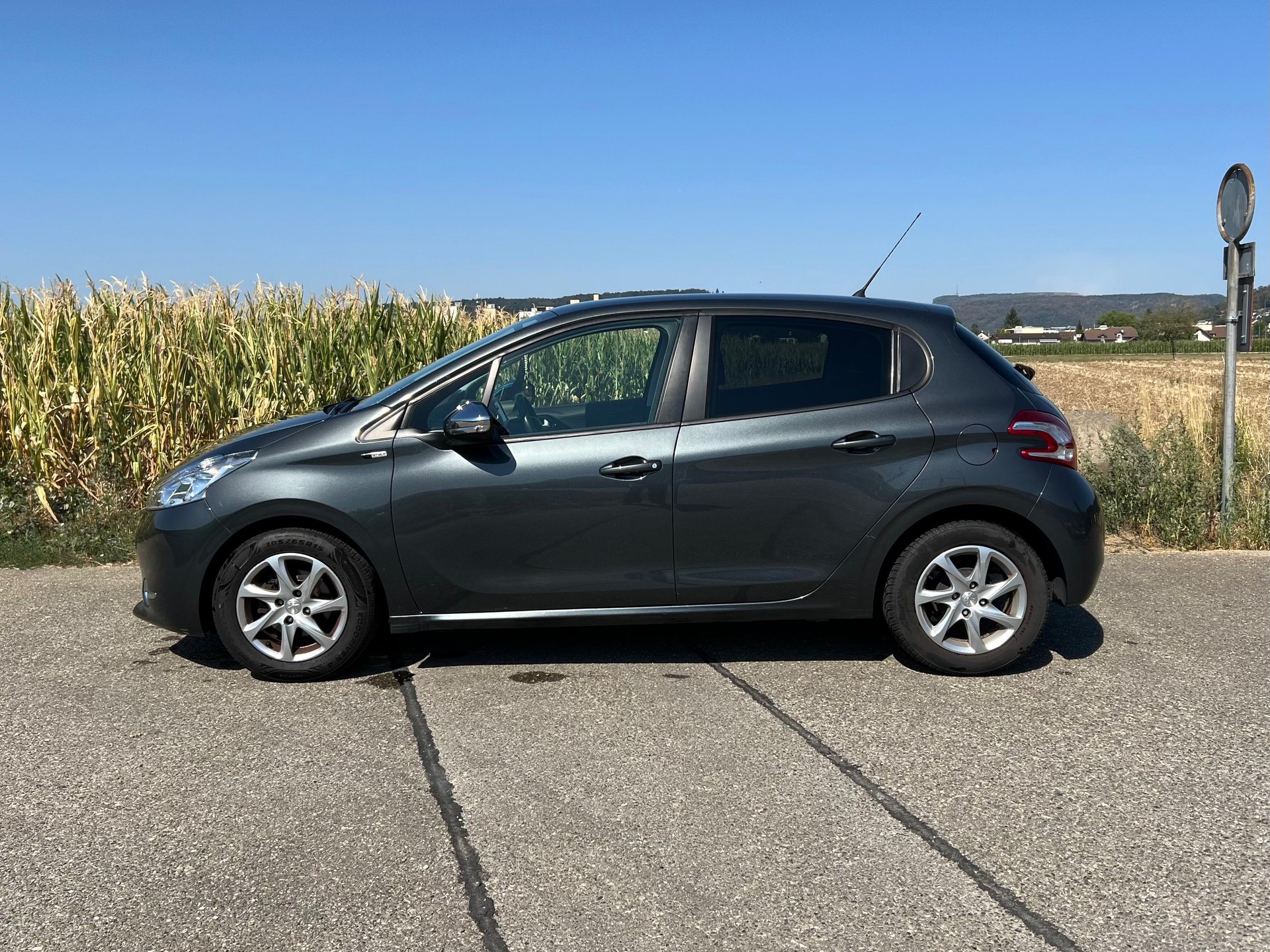 PEUGEOT 208 1.2 VTI Active-image-1