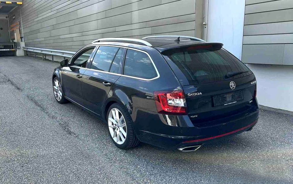 SKODA Octavia Combi 2.0 TDI RS 4x4 DSG-image-5