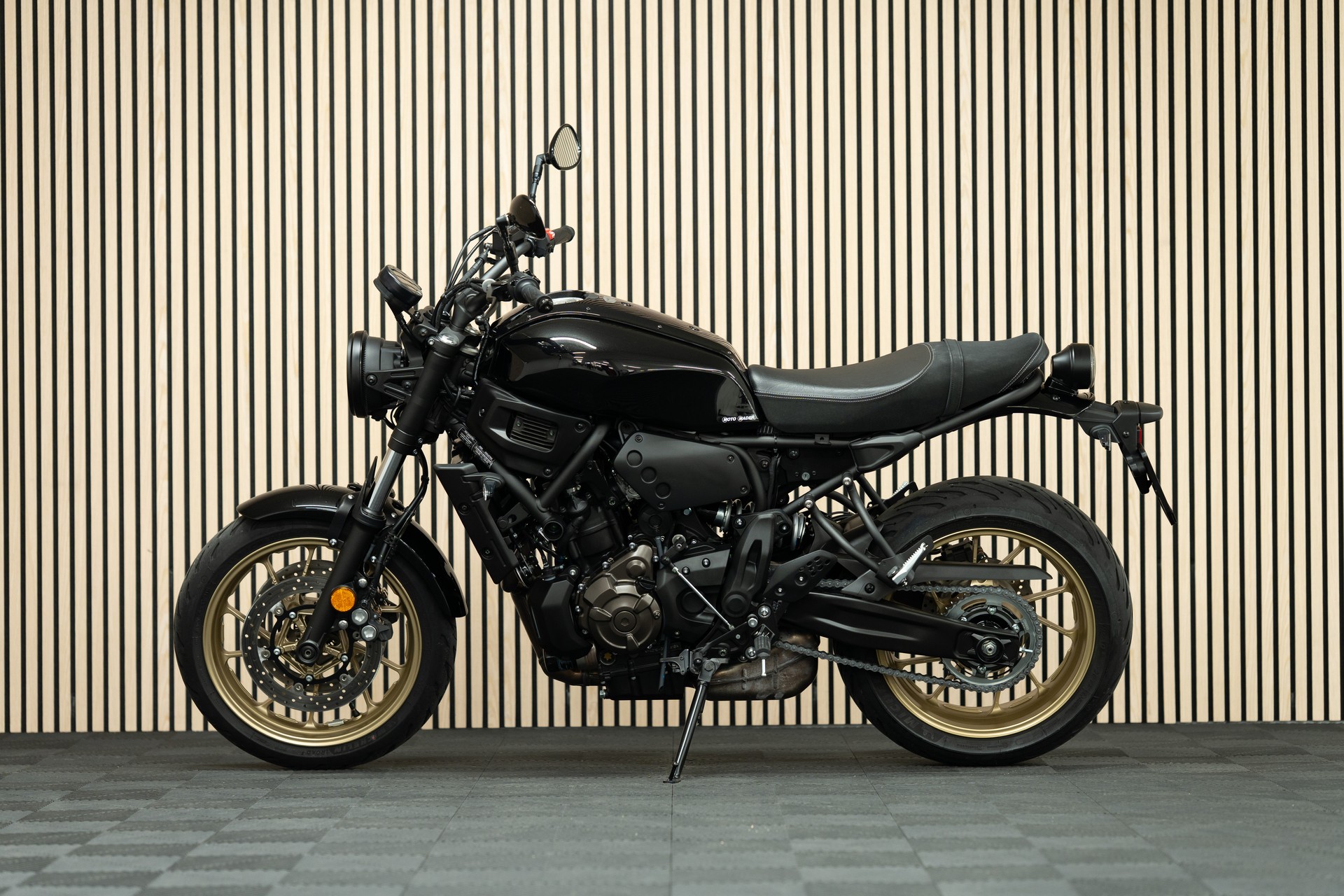 YAMAHA XSR 700-showroom-element-1