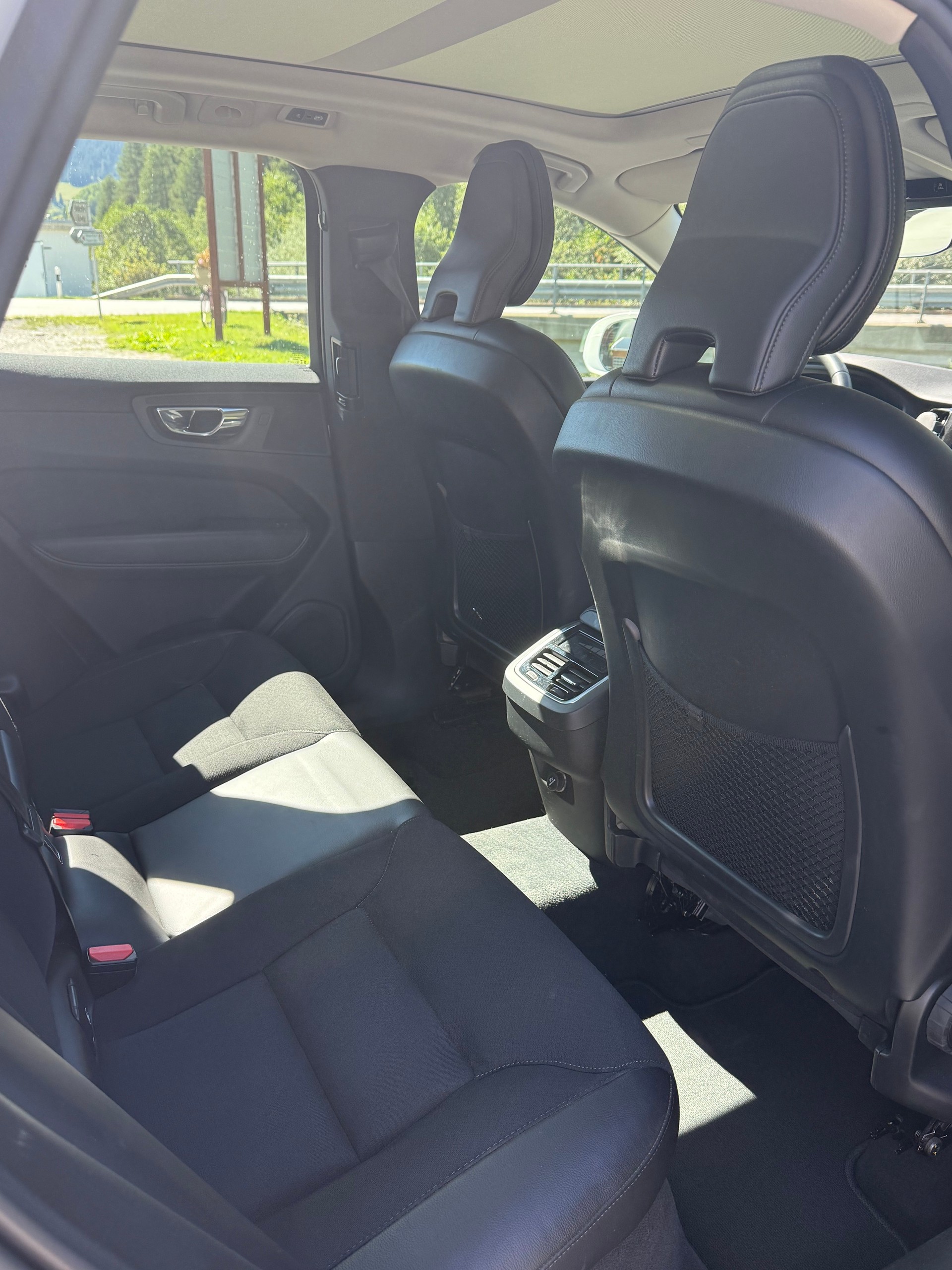 VOLVO 2.0 T5 Momentum AWD-image-4