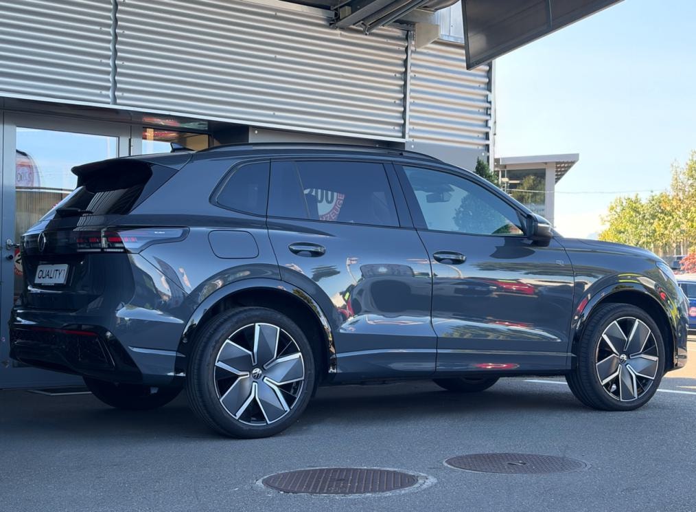 VW Tiguan 2.0 TDi R-Line 4M Black Style-image-2