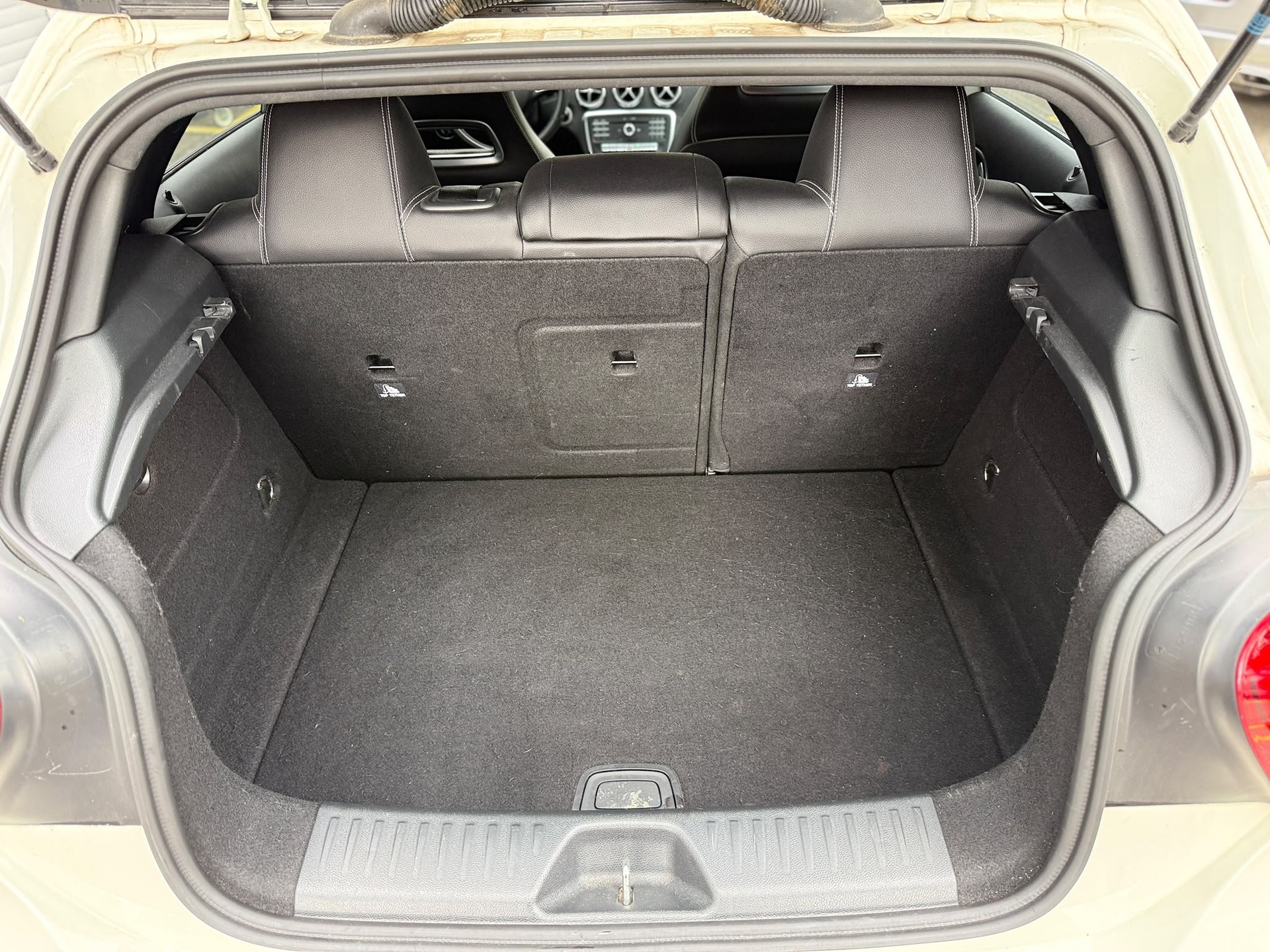 MERCEDES-BENZ A 200 Urban-image-21