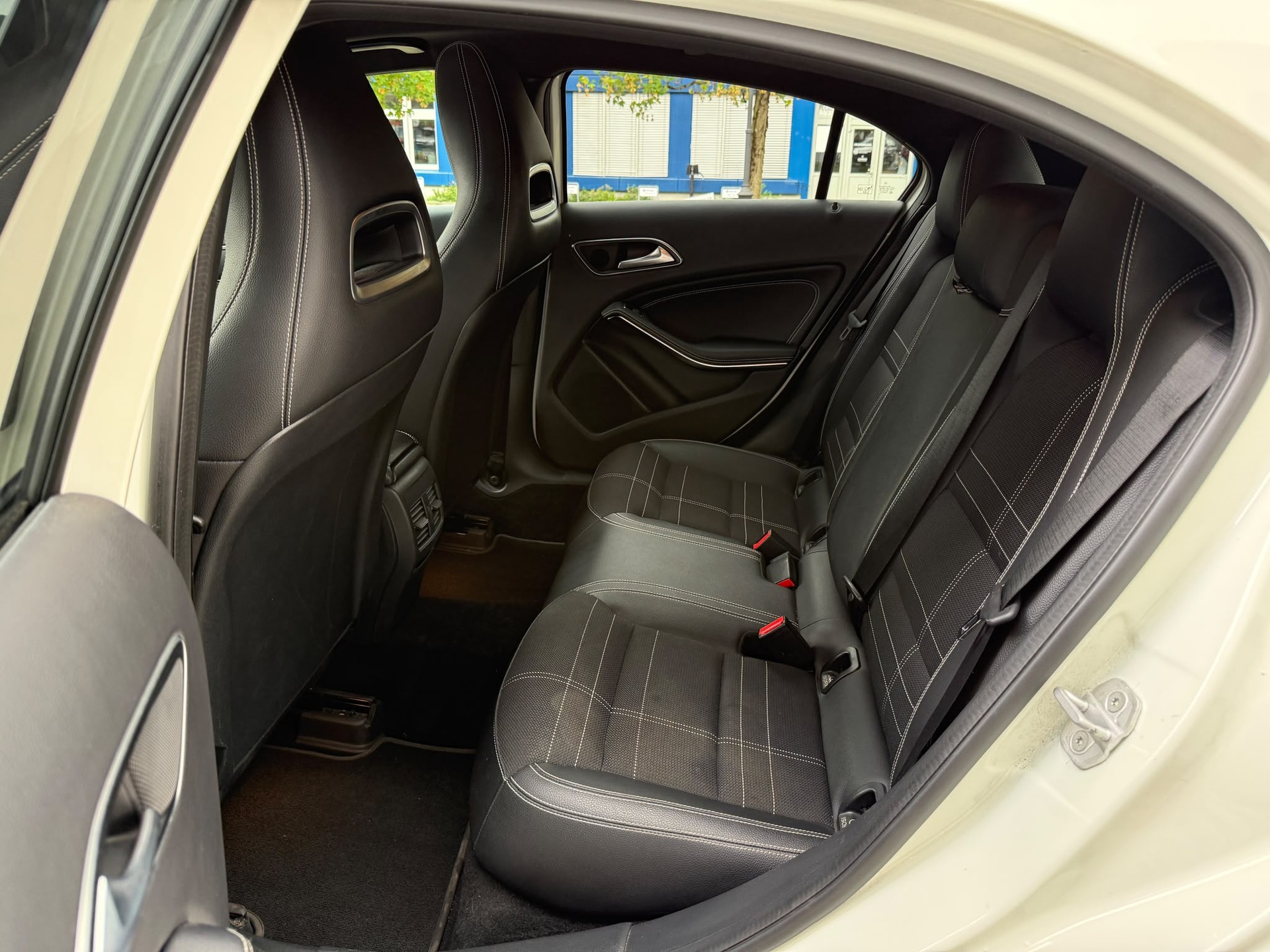 MERCEDES-BENZ A 200 Urban-image-9