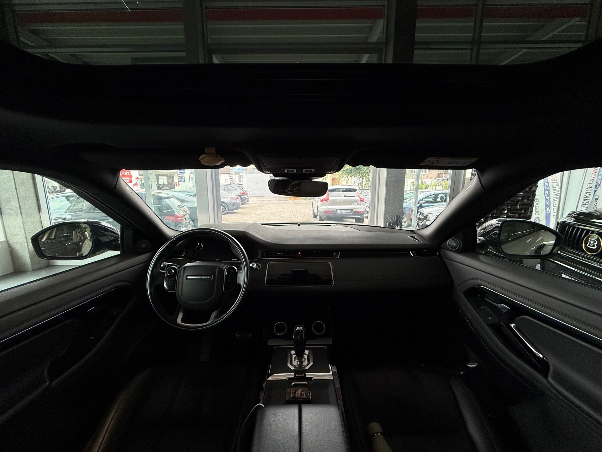 LAND ROVER Range Rover Evoque R-Dynamic D 180 AT9-image-11