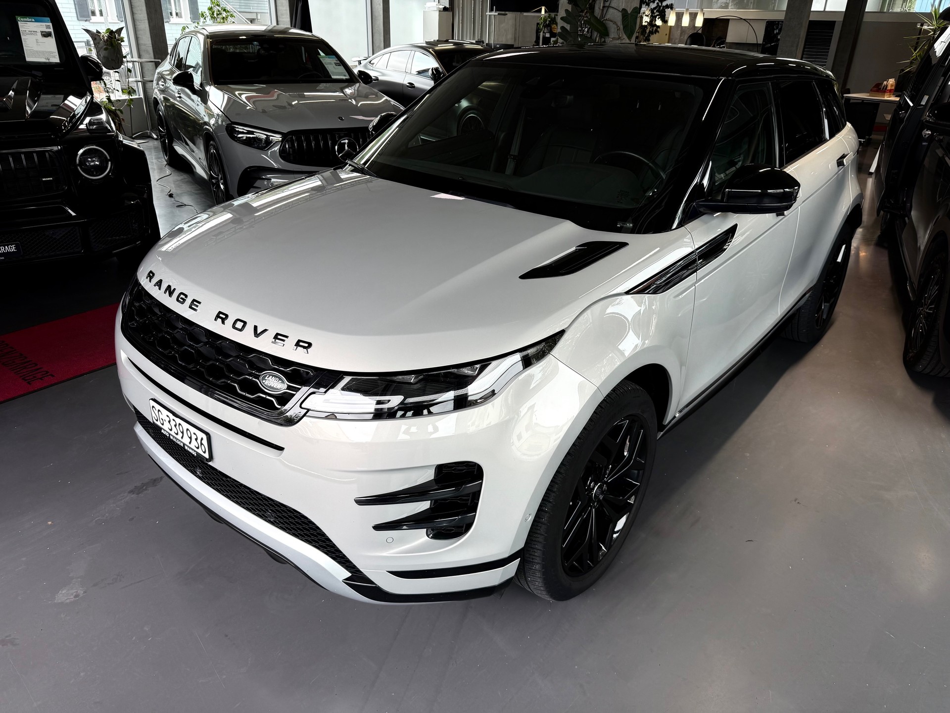 LAND ROVER Range Rover Evoque R-Dynamic D 180 AT9-image-0