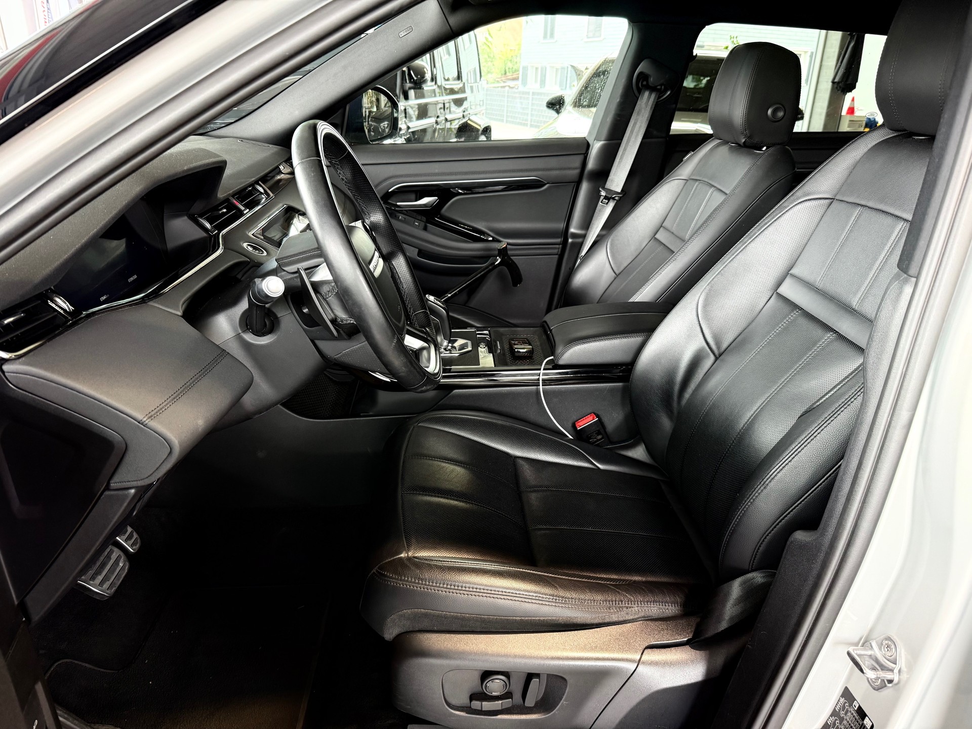 LAND ROVER Range Rover Evoque R-Dynamic D 180 AT9-image-7