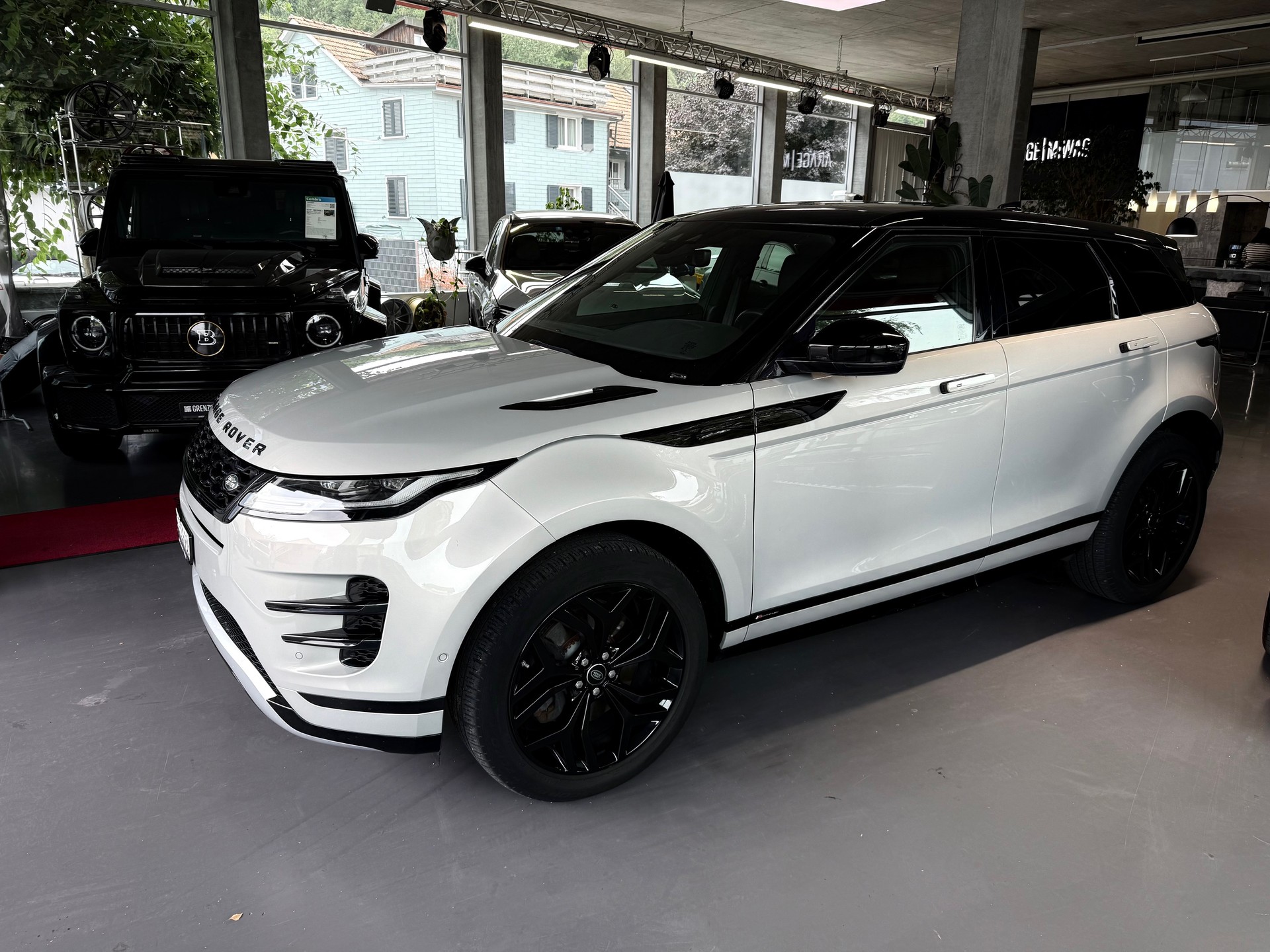 LAND ROVER Range Rover Evoque R-Dynamic D 180 AT9-image-1