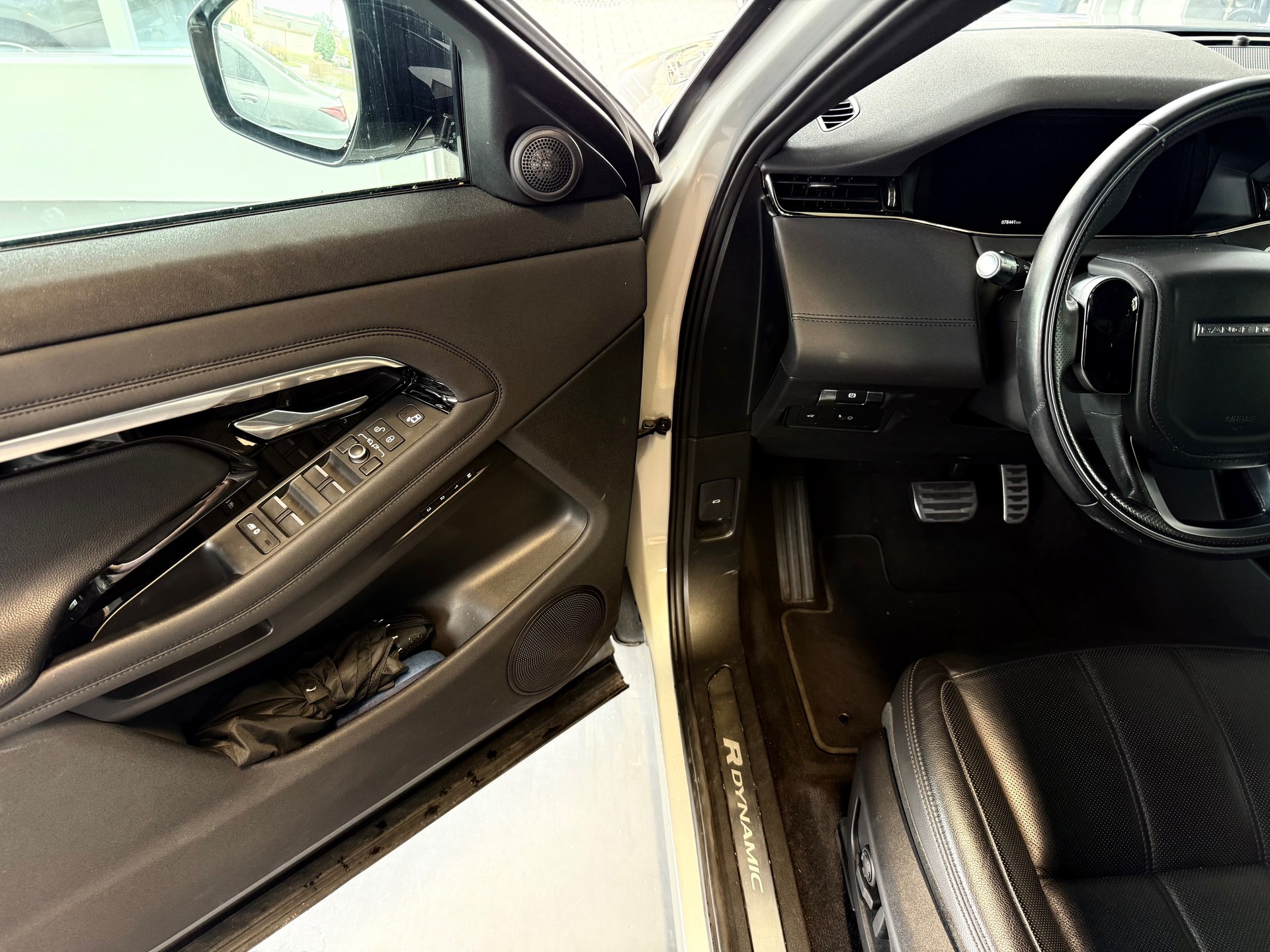 LAND ROVER Range Rover Evoque R-Dynamic D 180 AT9-image-5