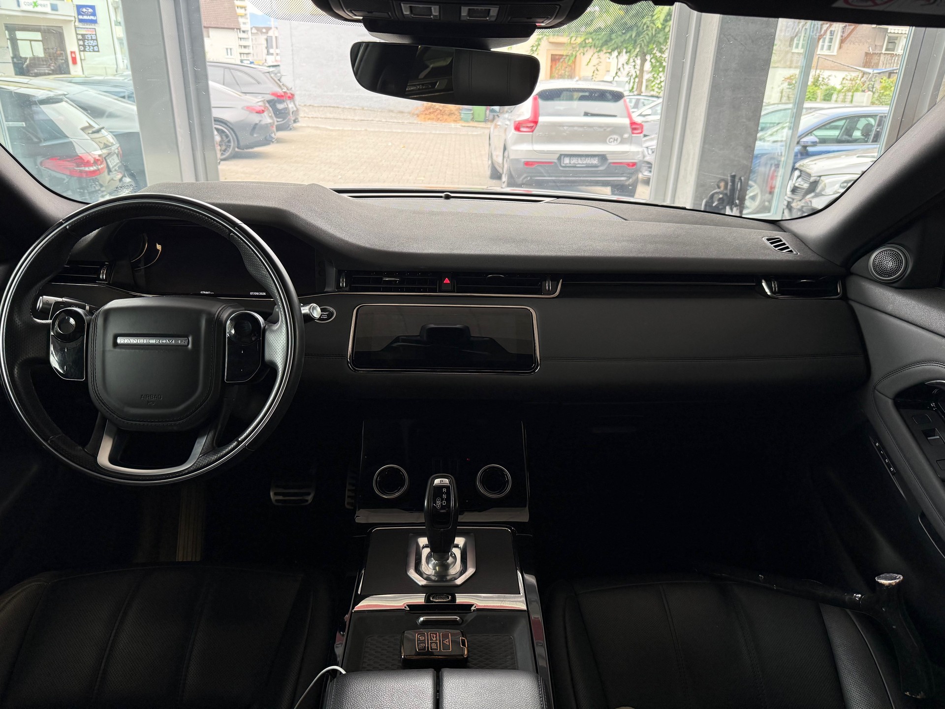 LAND ROVER Range Rover Evoque R-Dynamic D 180 AT9-image-10