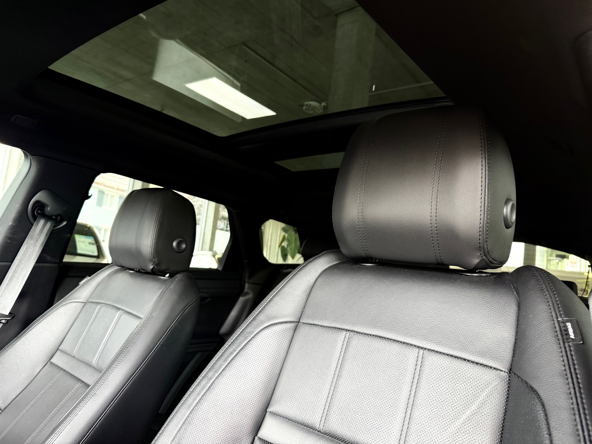 LAND ROVER Range Rover Evoque R-Dynamic D 180 AT9-image-8