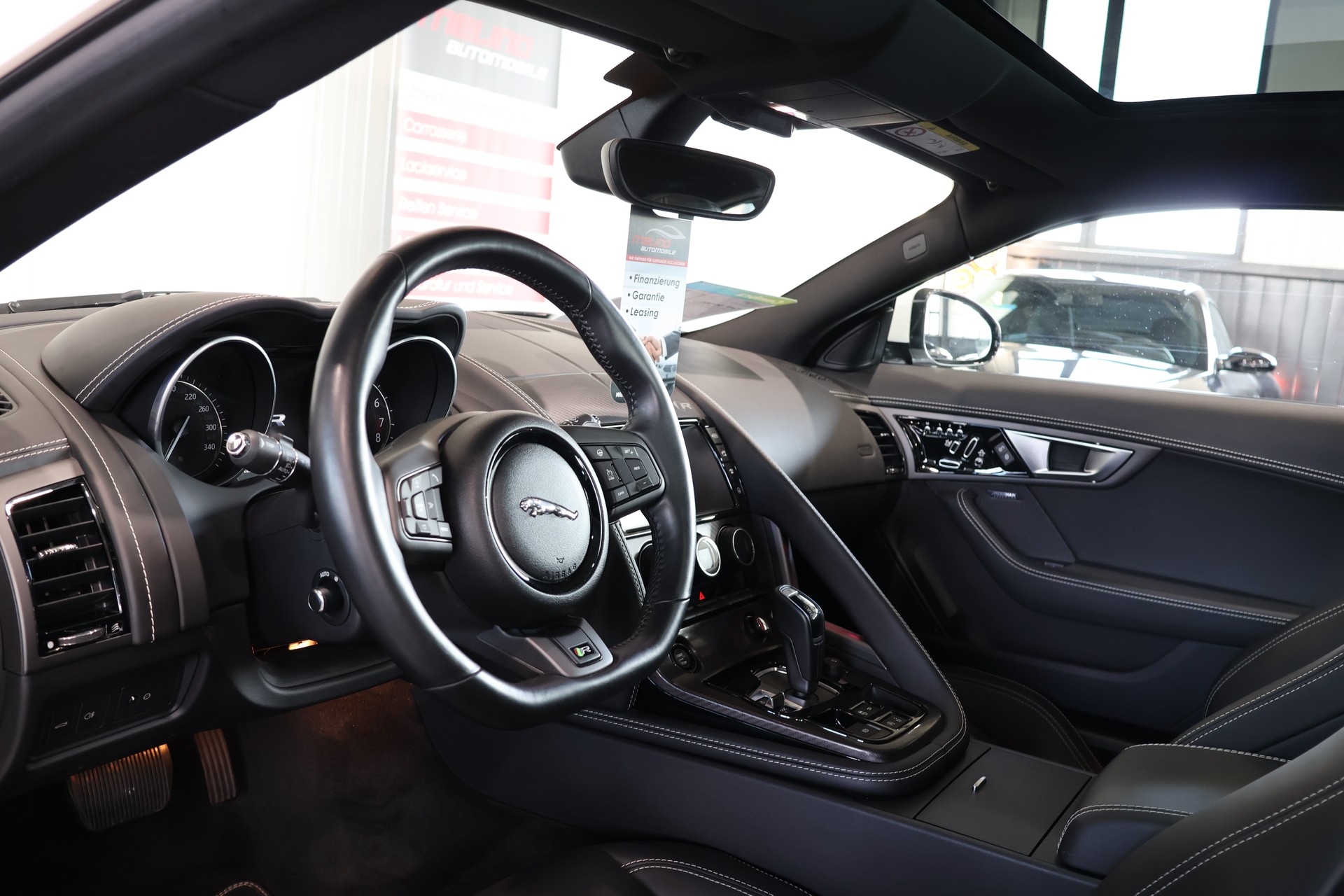 JAGUAR F-Type Coupé R 5.0 V8 S/C AWD-image-10