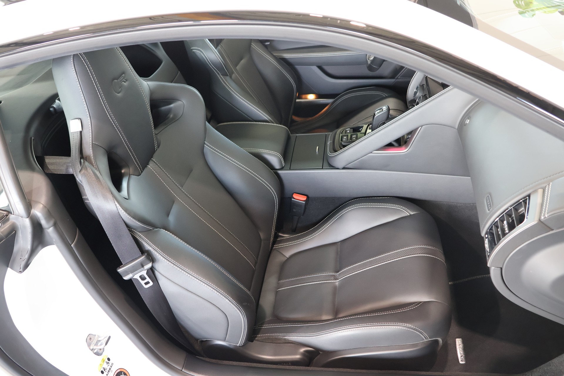 JAGUAR F-Type Coupé R 5.0 V8 S/C AWD-image-13