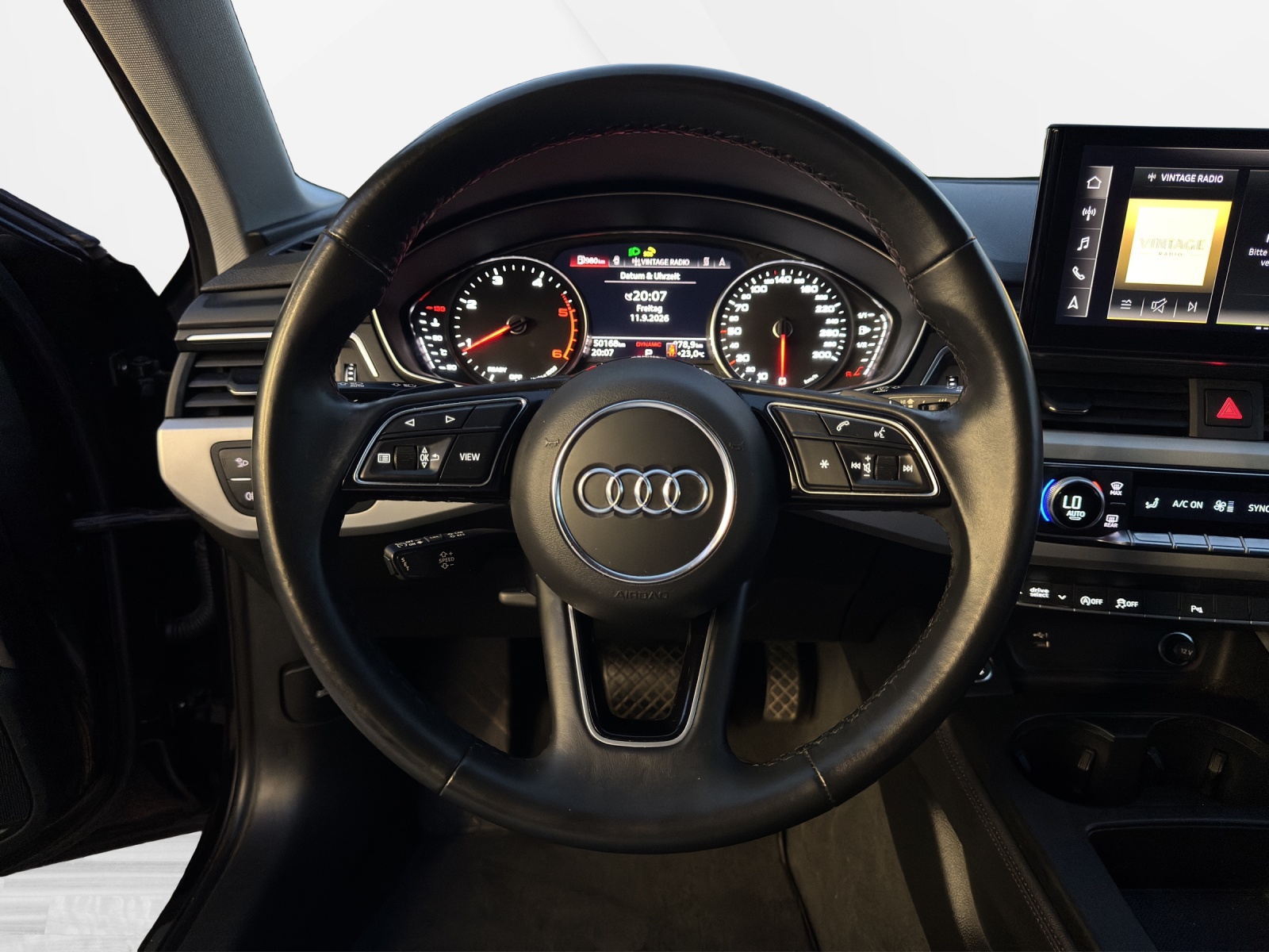 AUDI A4 Avant 40 TDI advanced quattro S-tronic-image-9
