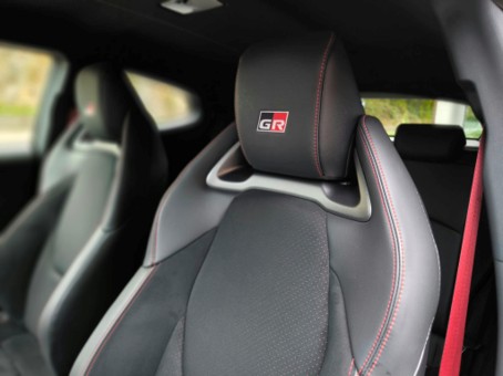 TOYOTA Yaris 1.6 GR Sport A-image-18