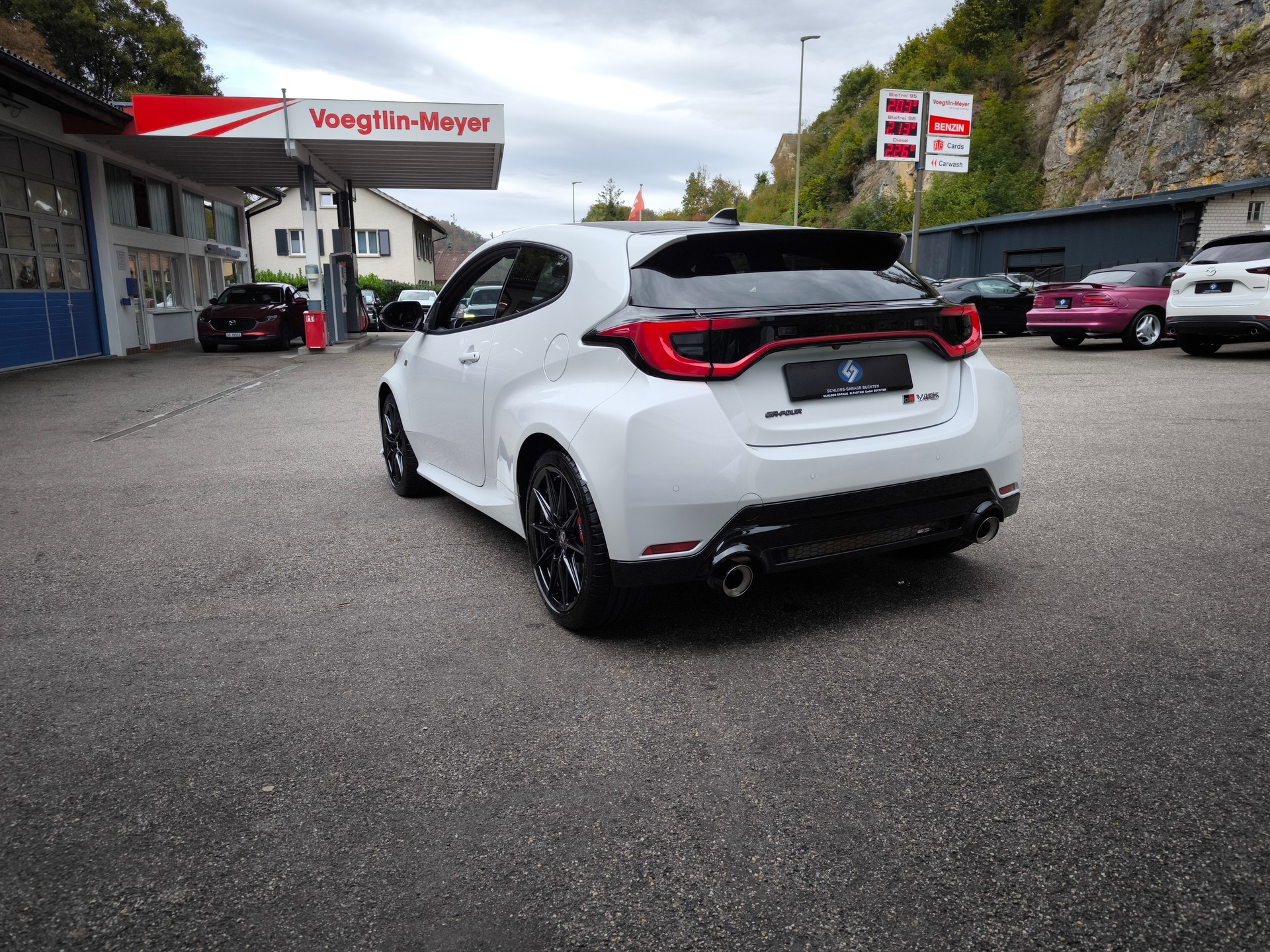 TOYOTA Yaris 1.6 GR Sport A-image-10