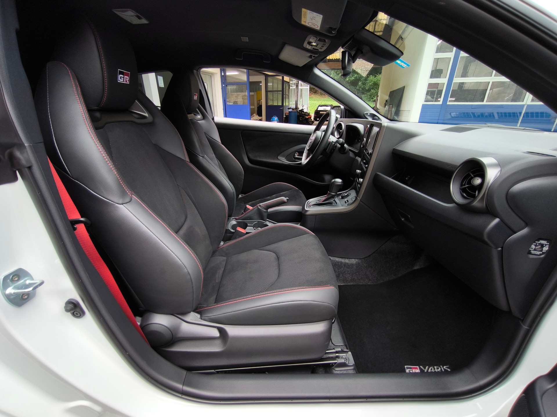 TOYOTA Yaris 1.6 GR Sport A-image-27
