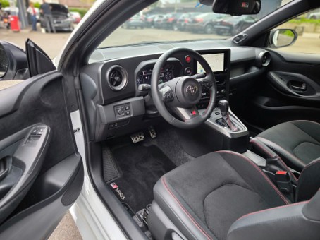 TOYOTA Yaris 1.6 GR Sport A-image-19