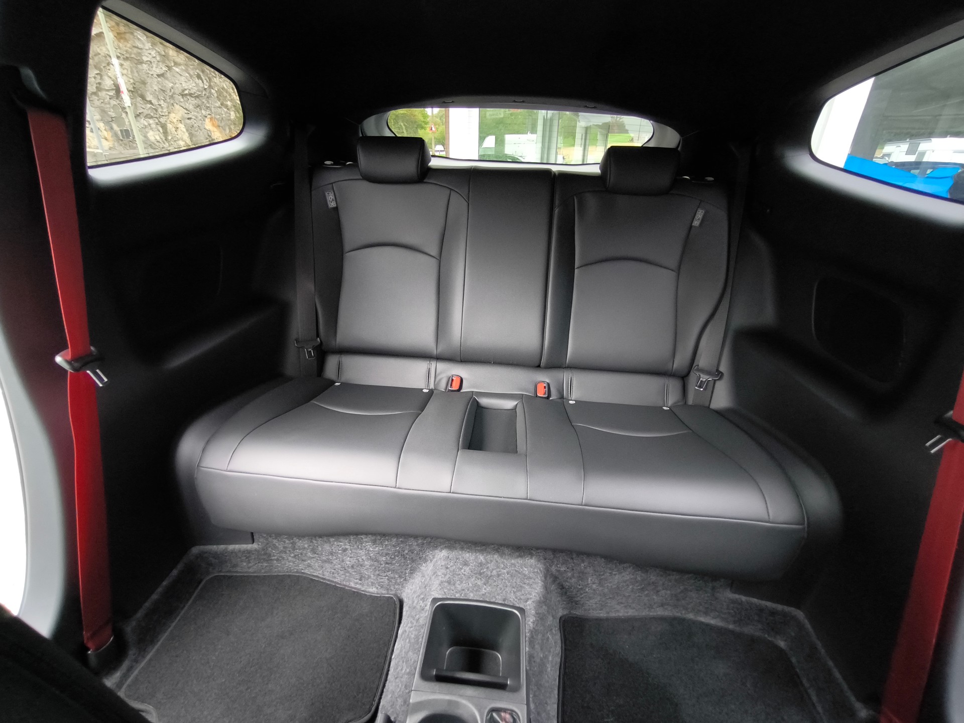 TOYOTA Yaris 1.6 GR Sport A-image-28
