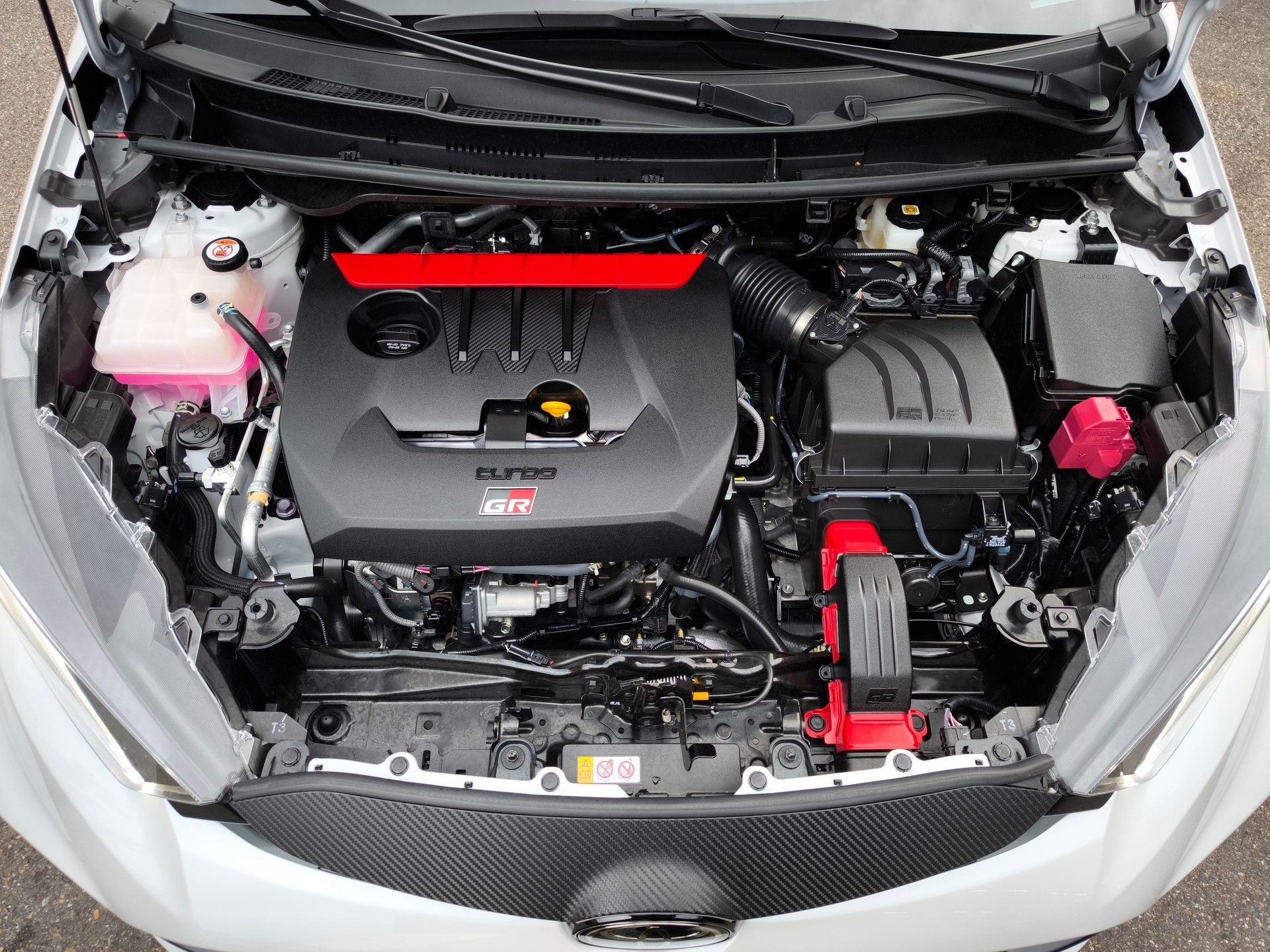 TOYOTA Yaris 1.6 GR Sport A-image-31