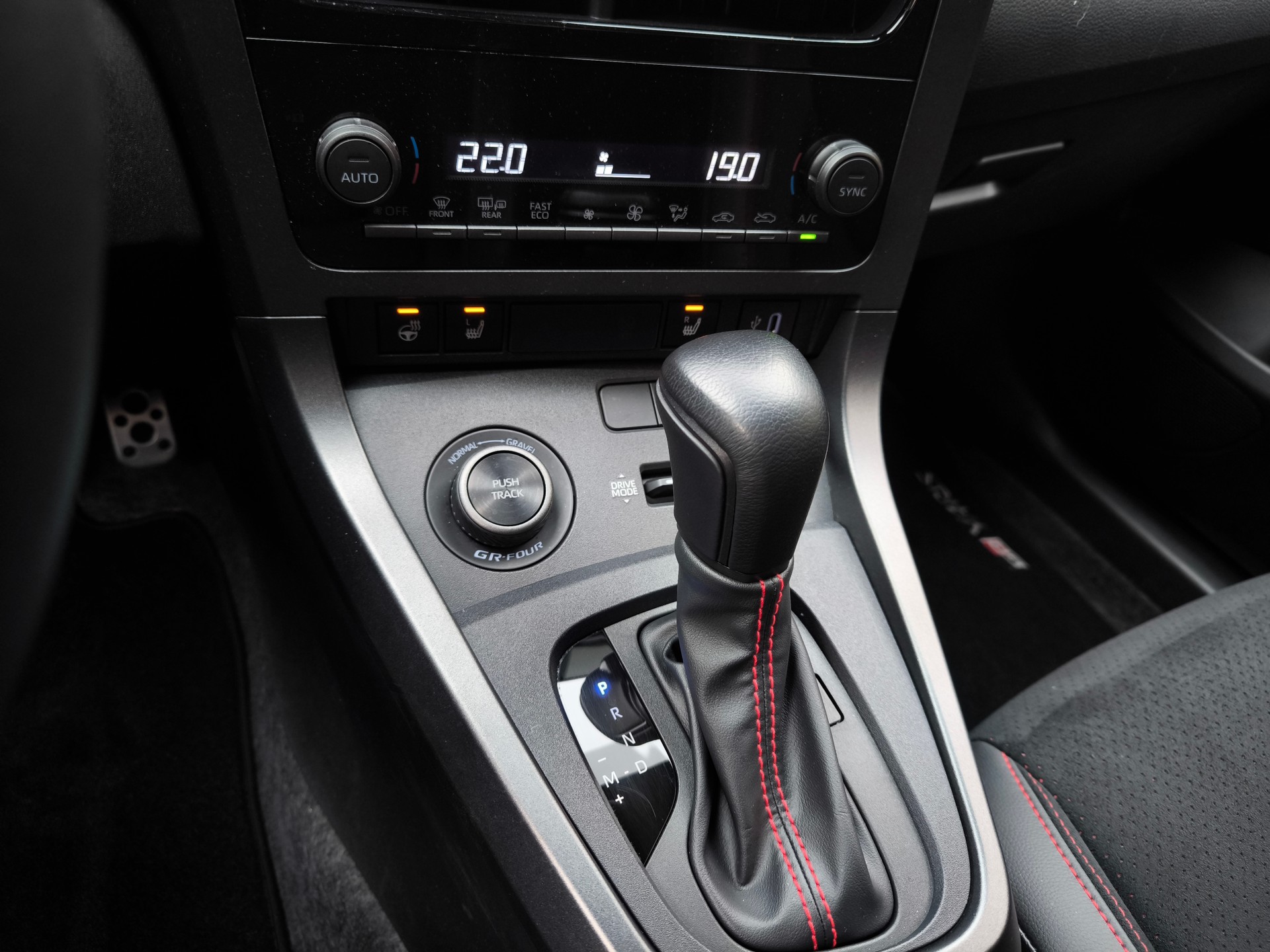 TOYOTA Yaris 1.6 GR Sport A-image-26