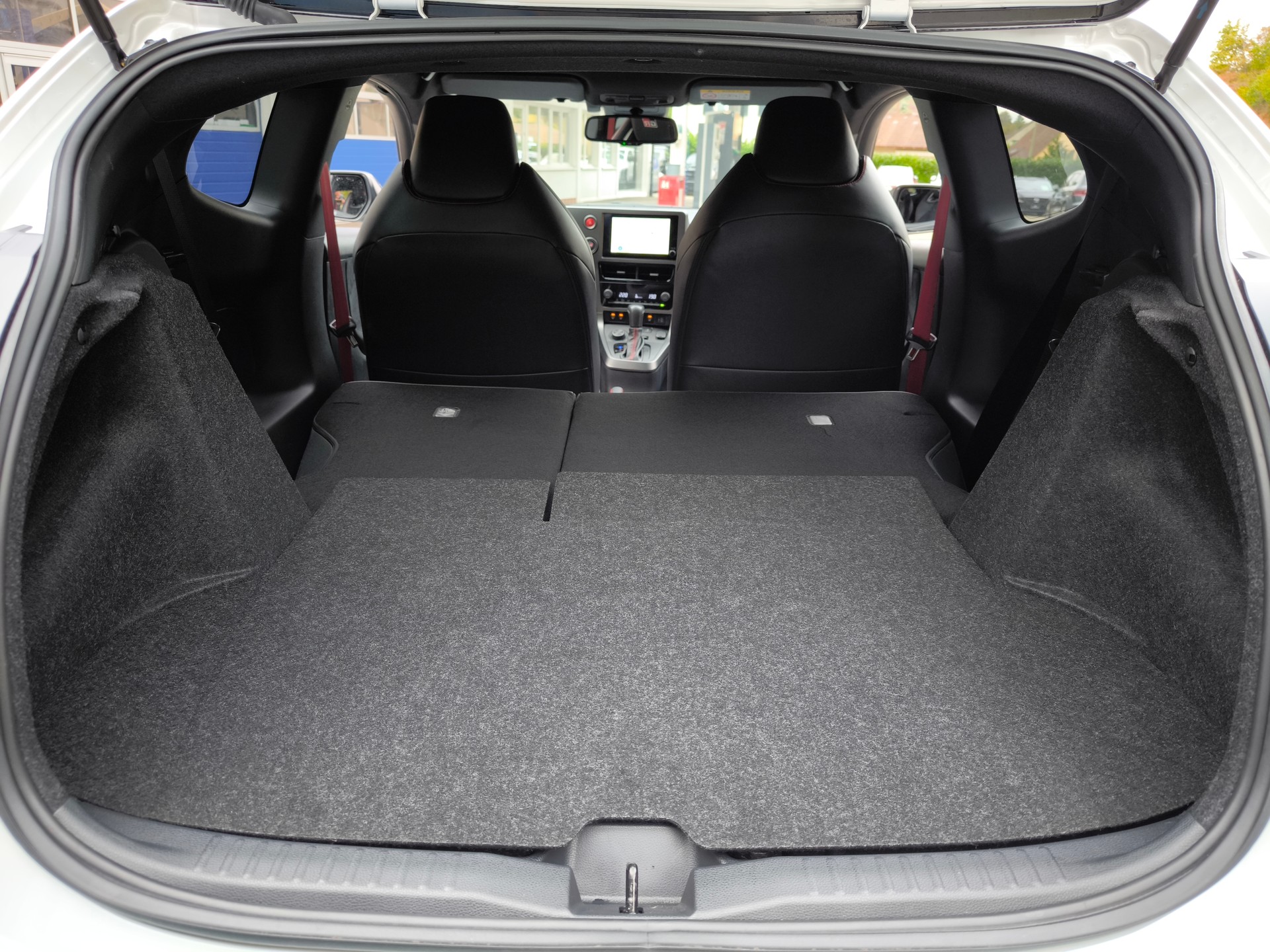 TOYOTA Yaris 1.6 GR Sport A-image-30