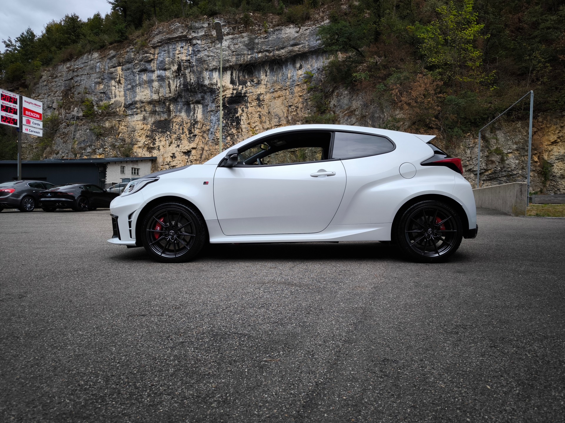 TOYOTA Yaris 1.6 GR Sport A-image-8