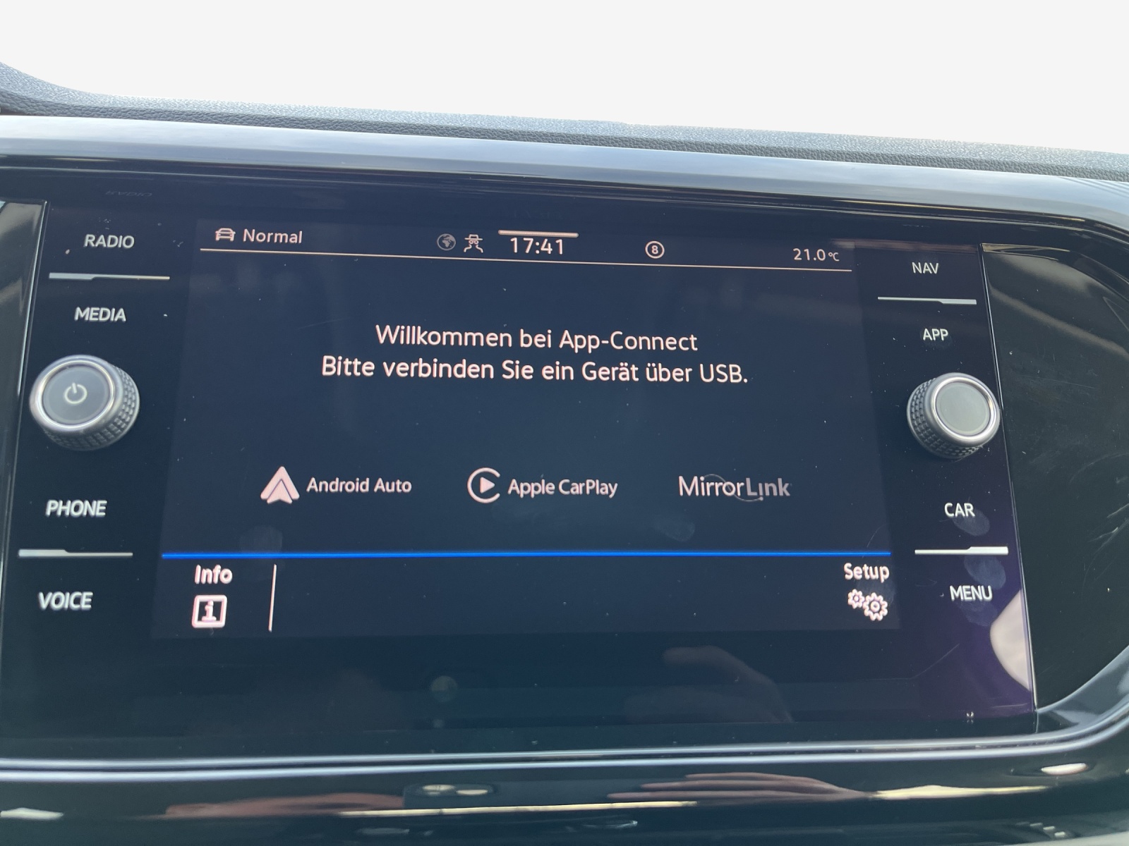 VW T-Cross 1.0 TSI Life Selection-image-15