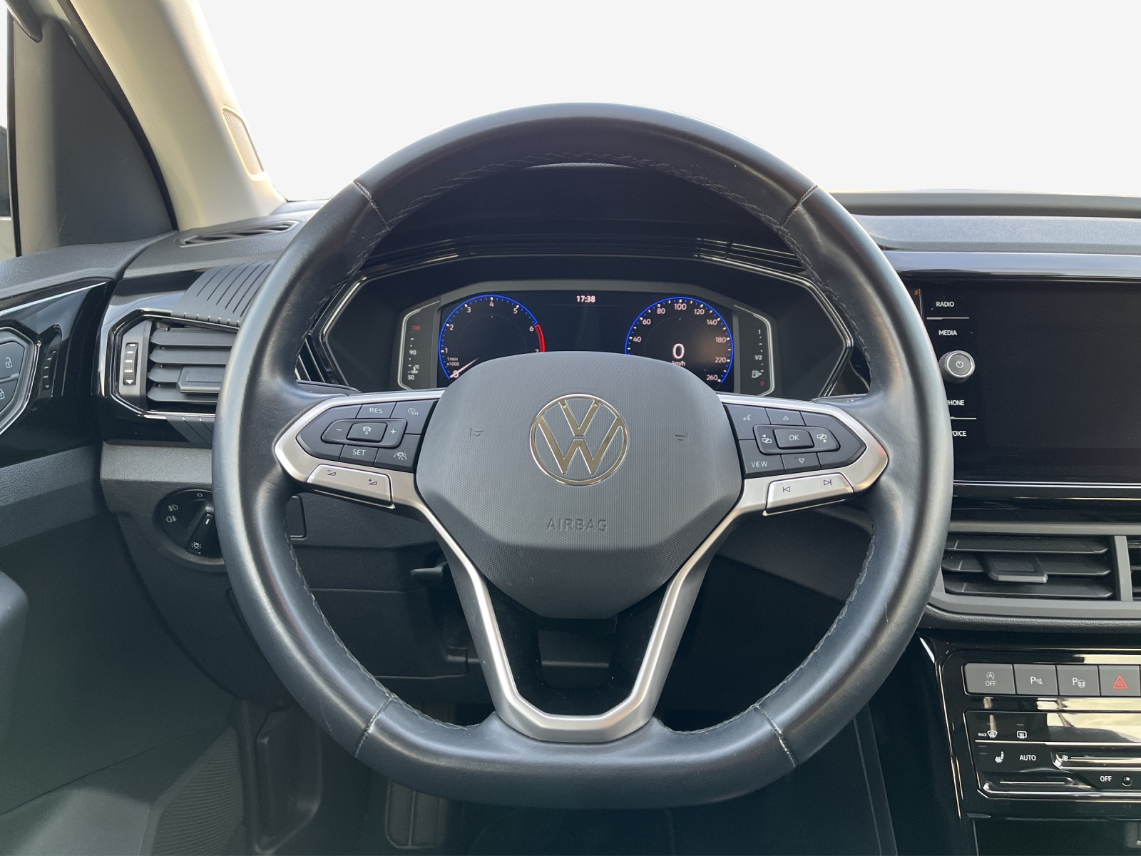 VW T-Cross 1.0 TSI Life Selection-image-9