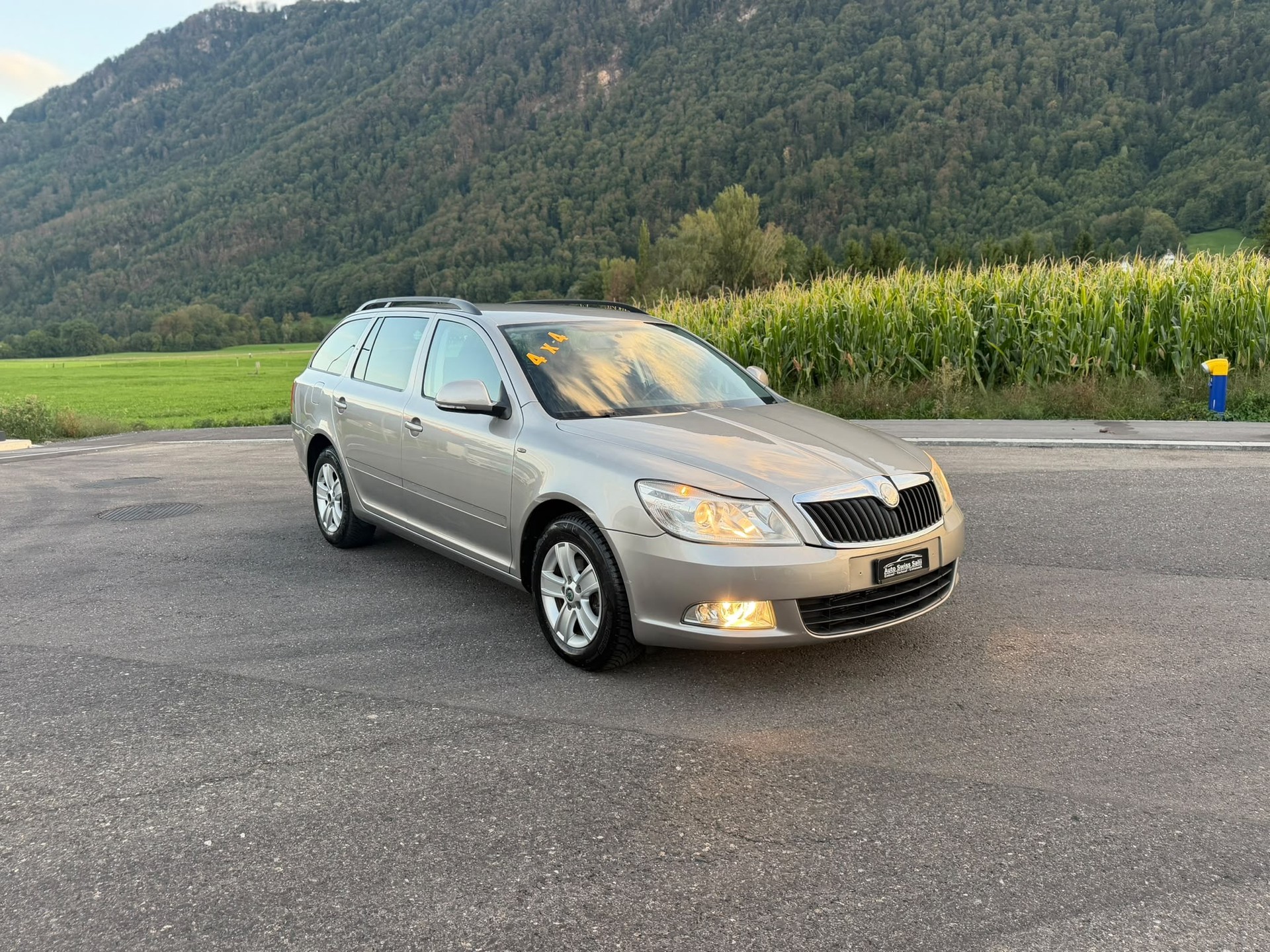 SKODA Octavia Combi 1.8 TSI 50Years 4x4-image-1