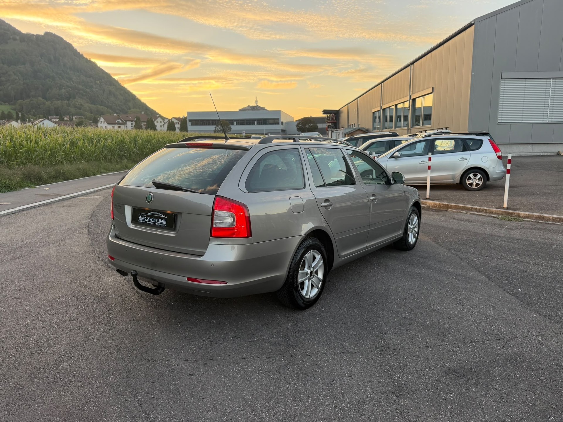SKODA Octavia Combi 1.8 TSI 50Years 4x4-image-6