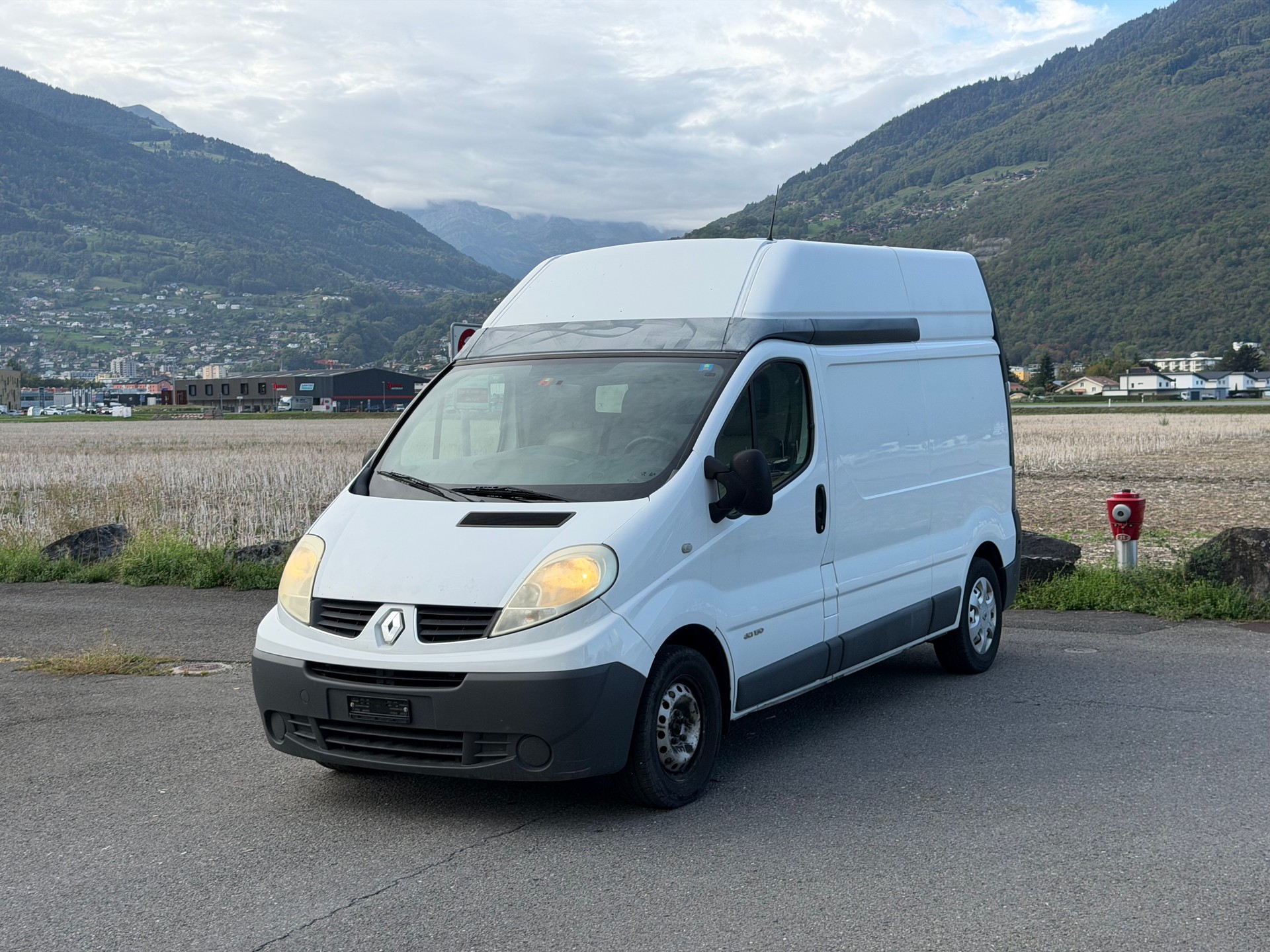 RENAULT Trafic 2.5 dCi 2.9t L2H2