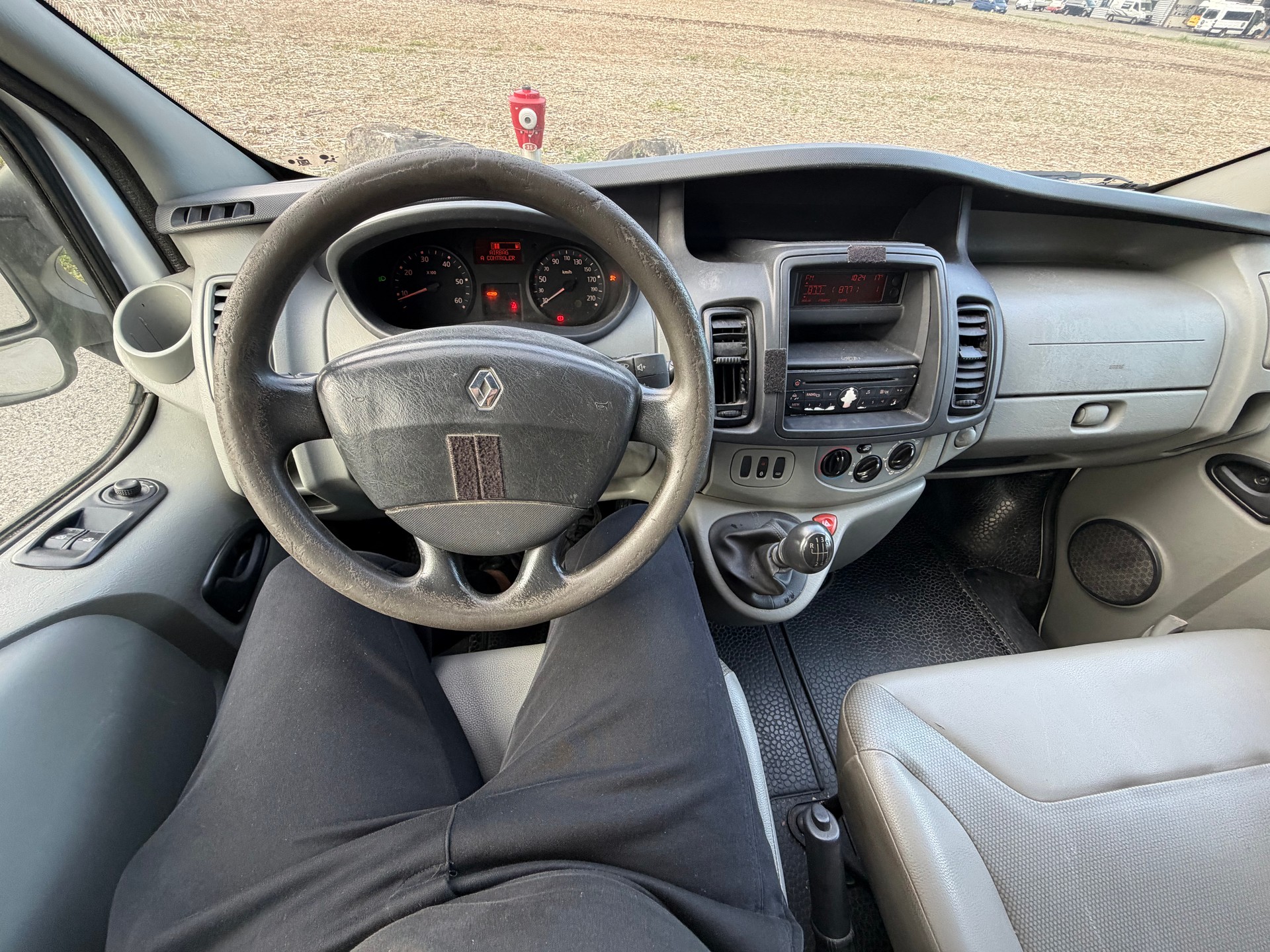 RENAULT Trafic 2.5 dCi 2.9t L2H2-image-8