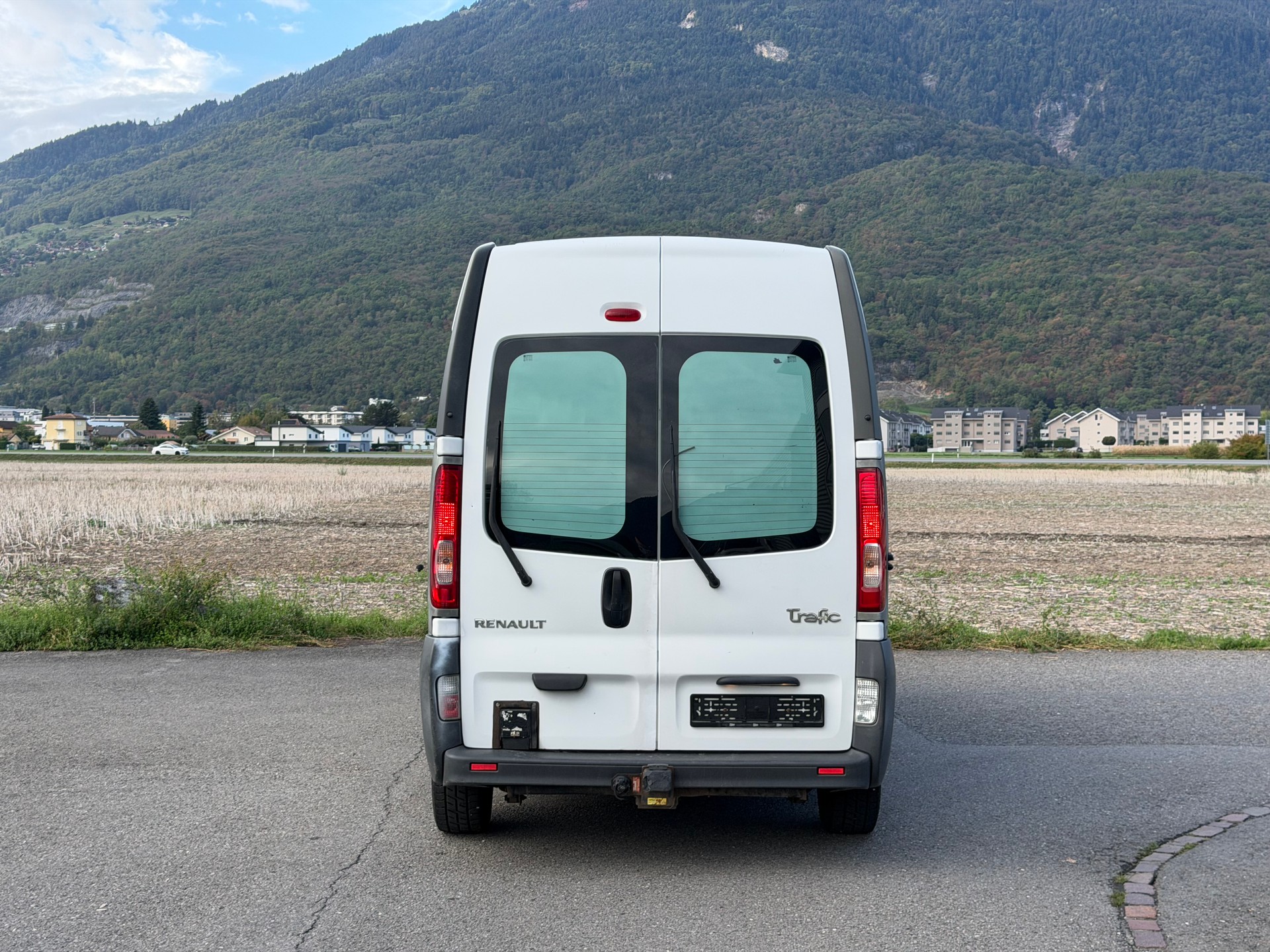 RENAULT Trafic 2.5 dCi 2.9t L2H2-image-3